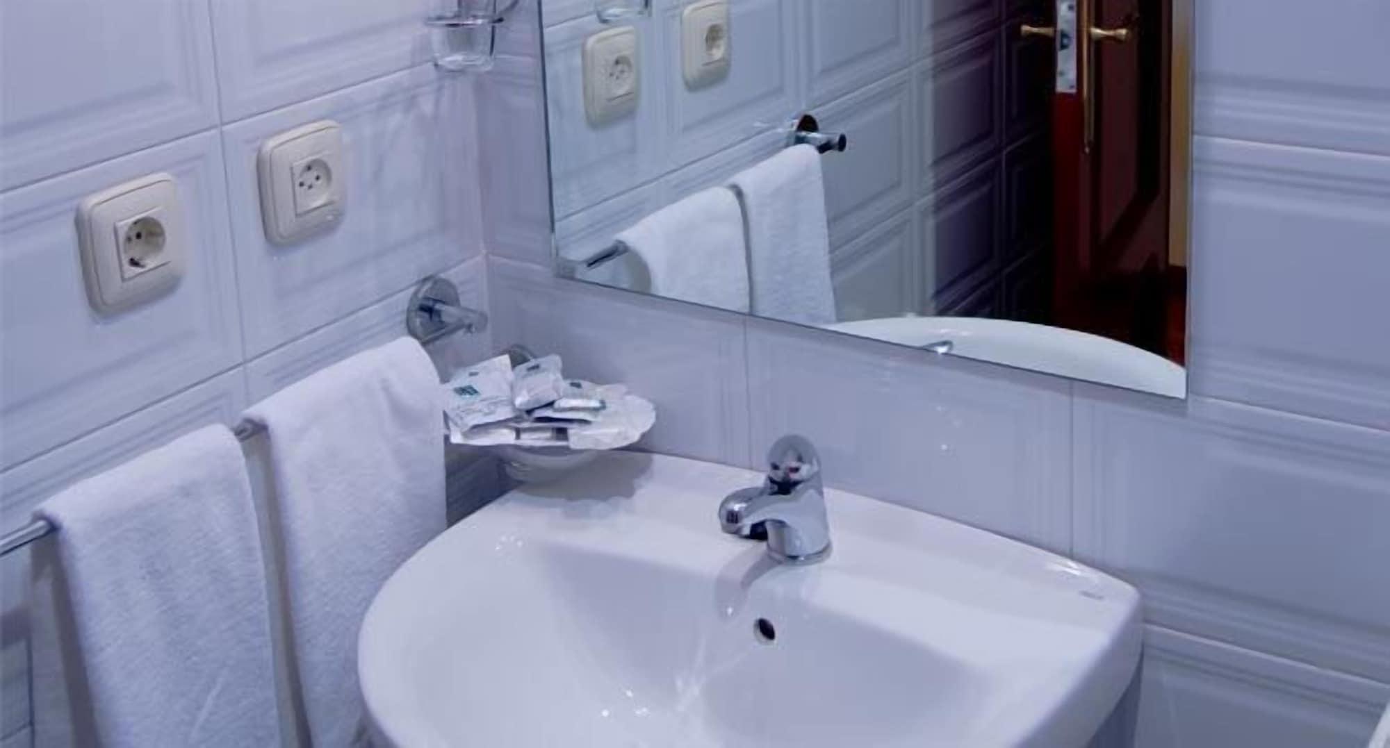 Equipamiento de Habitación Iberia Plaza América