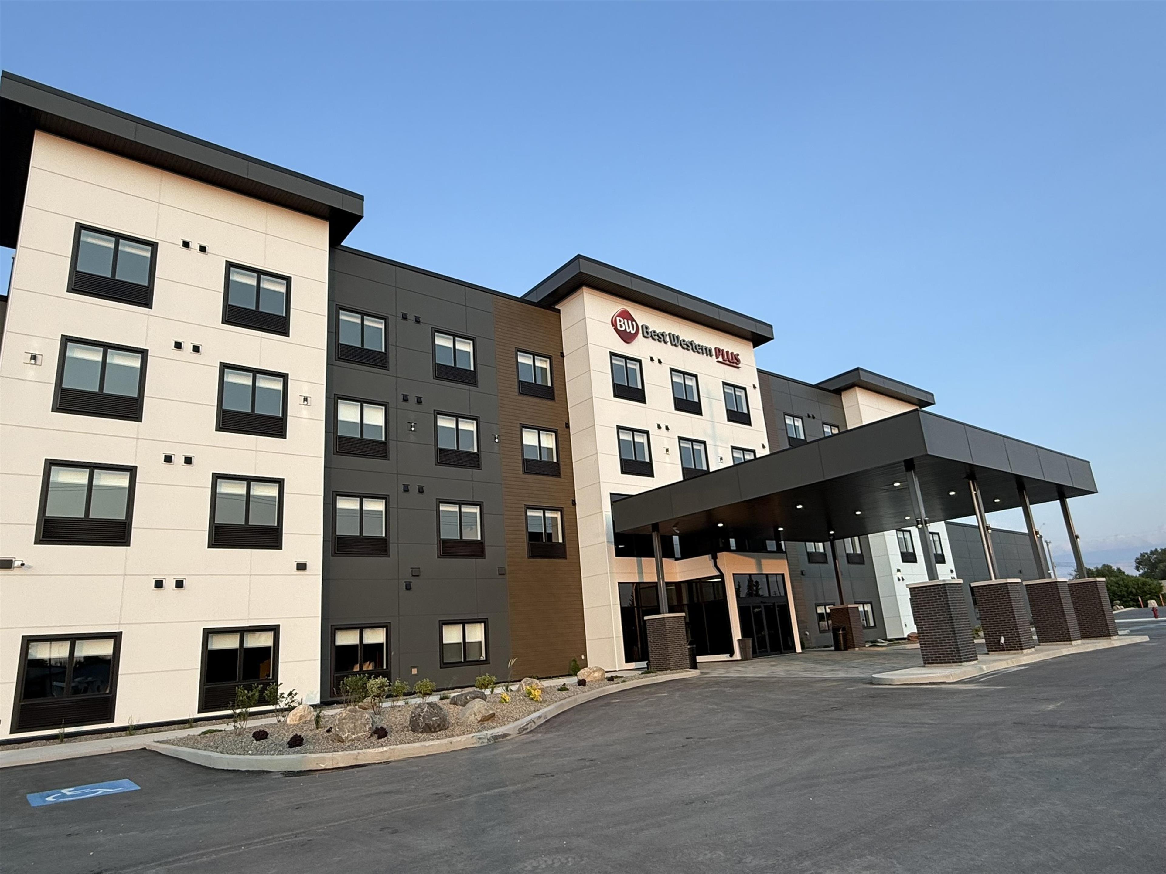 Vista Exterior Best Western Plus Neepawa Hotel