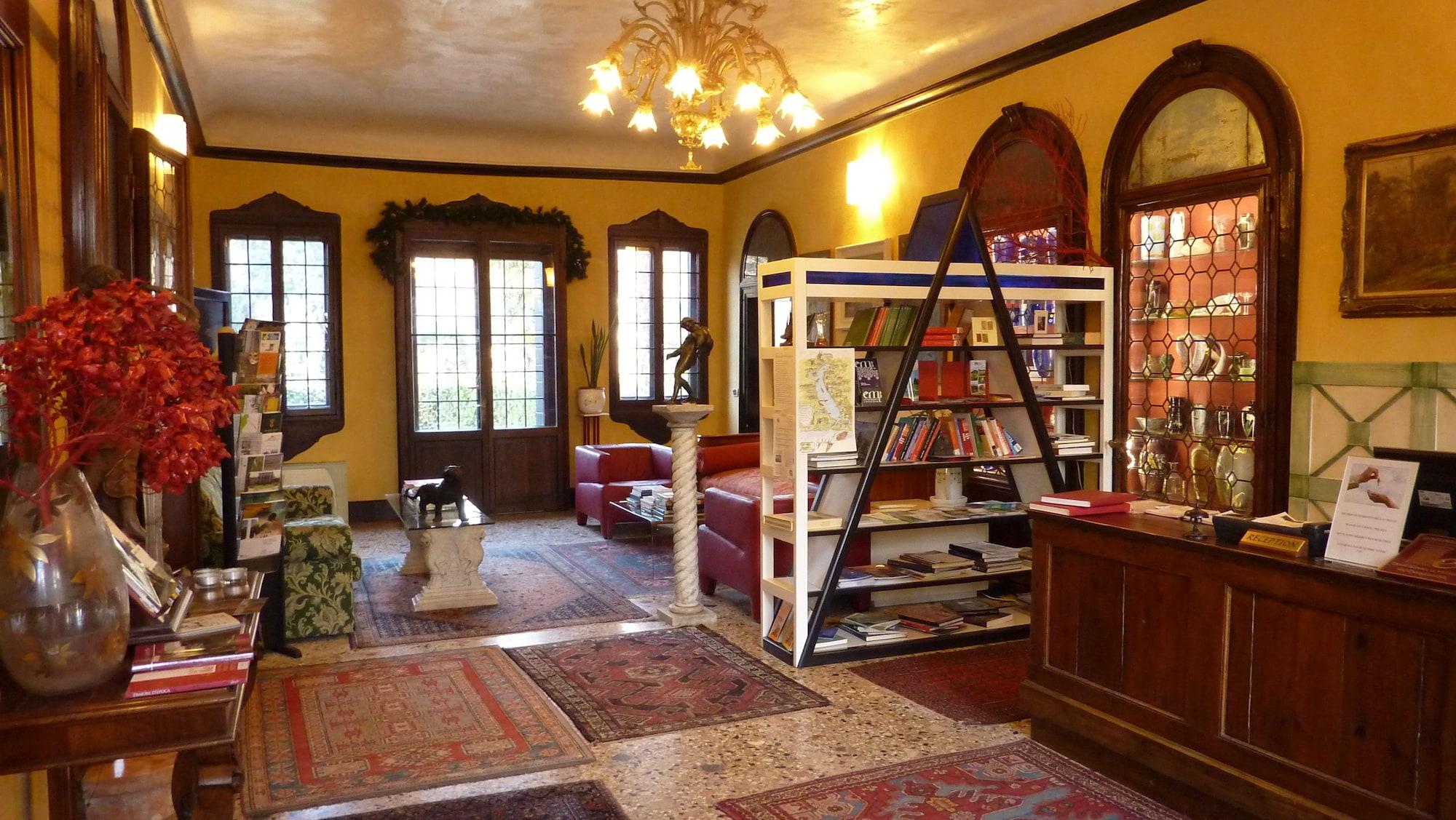 Vista Lobby Villa Alberti Hotel