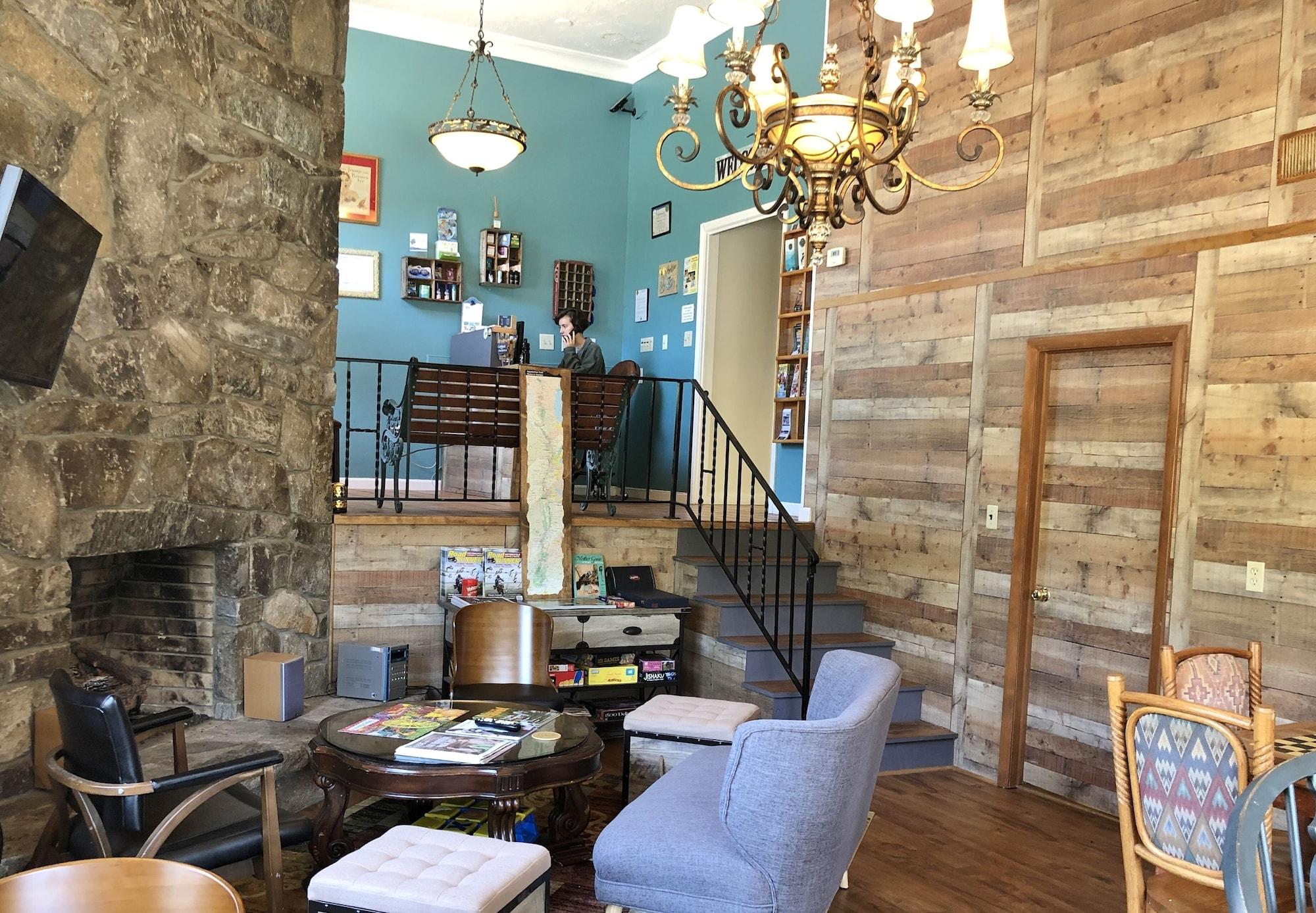 Vista Lobby Meadowlark Motel with Restaurant & Bar