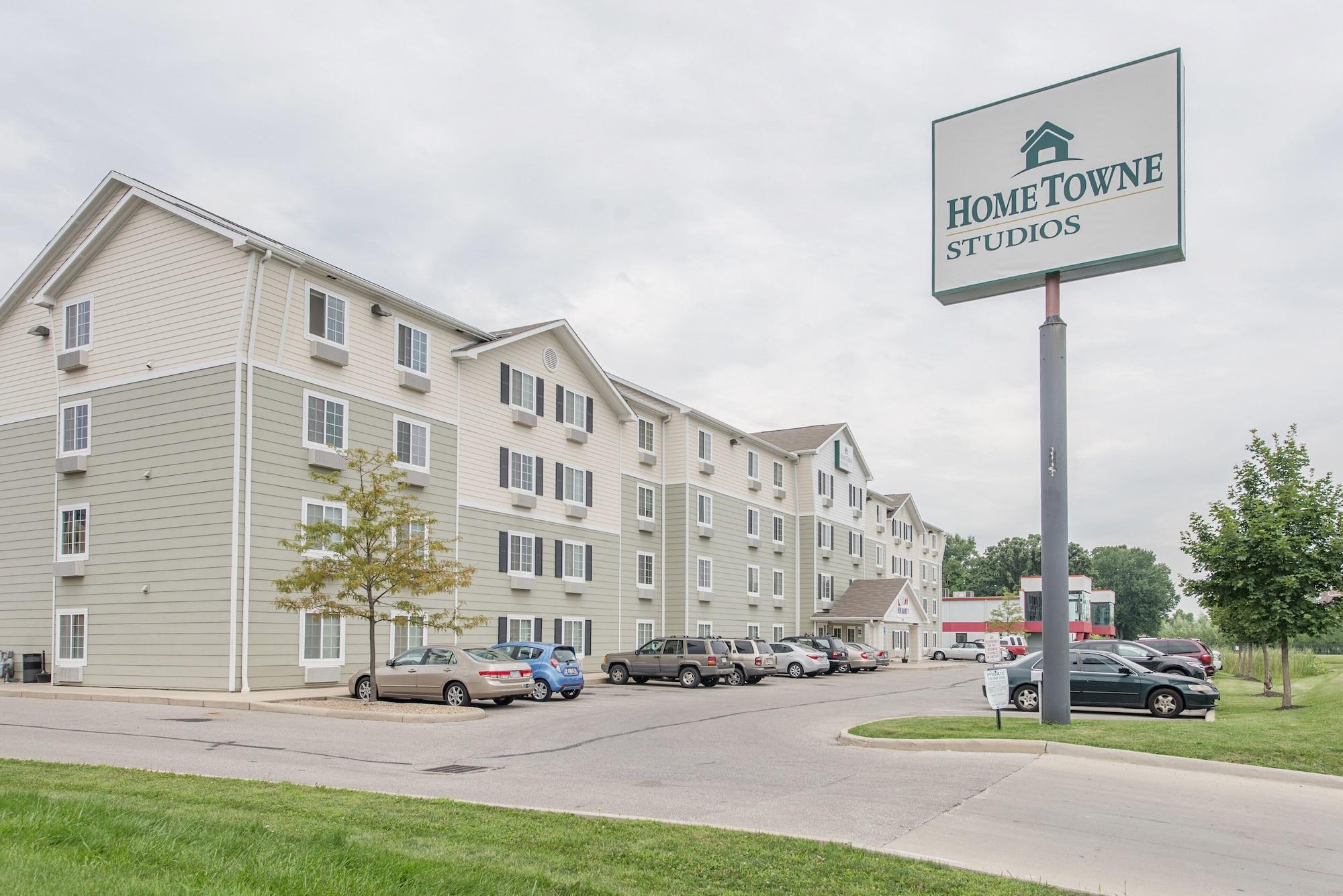 Vista Exterior HomeTowne Studios by Red Roof Columbus