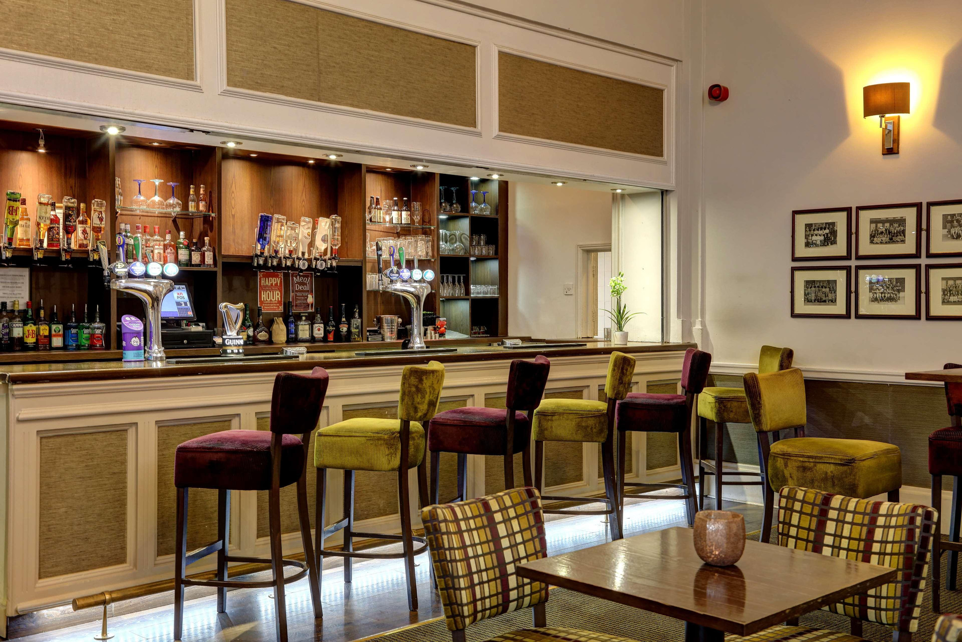 Bar/Salón Best Western Thurrock Hotel