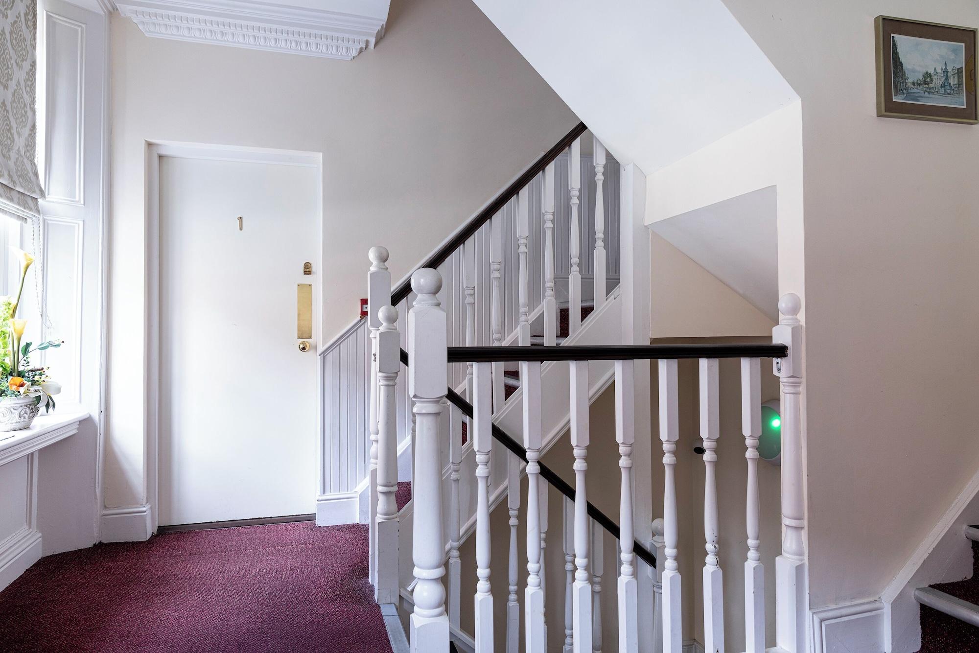 Vista Lobby Molloy's Apartments