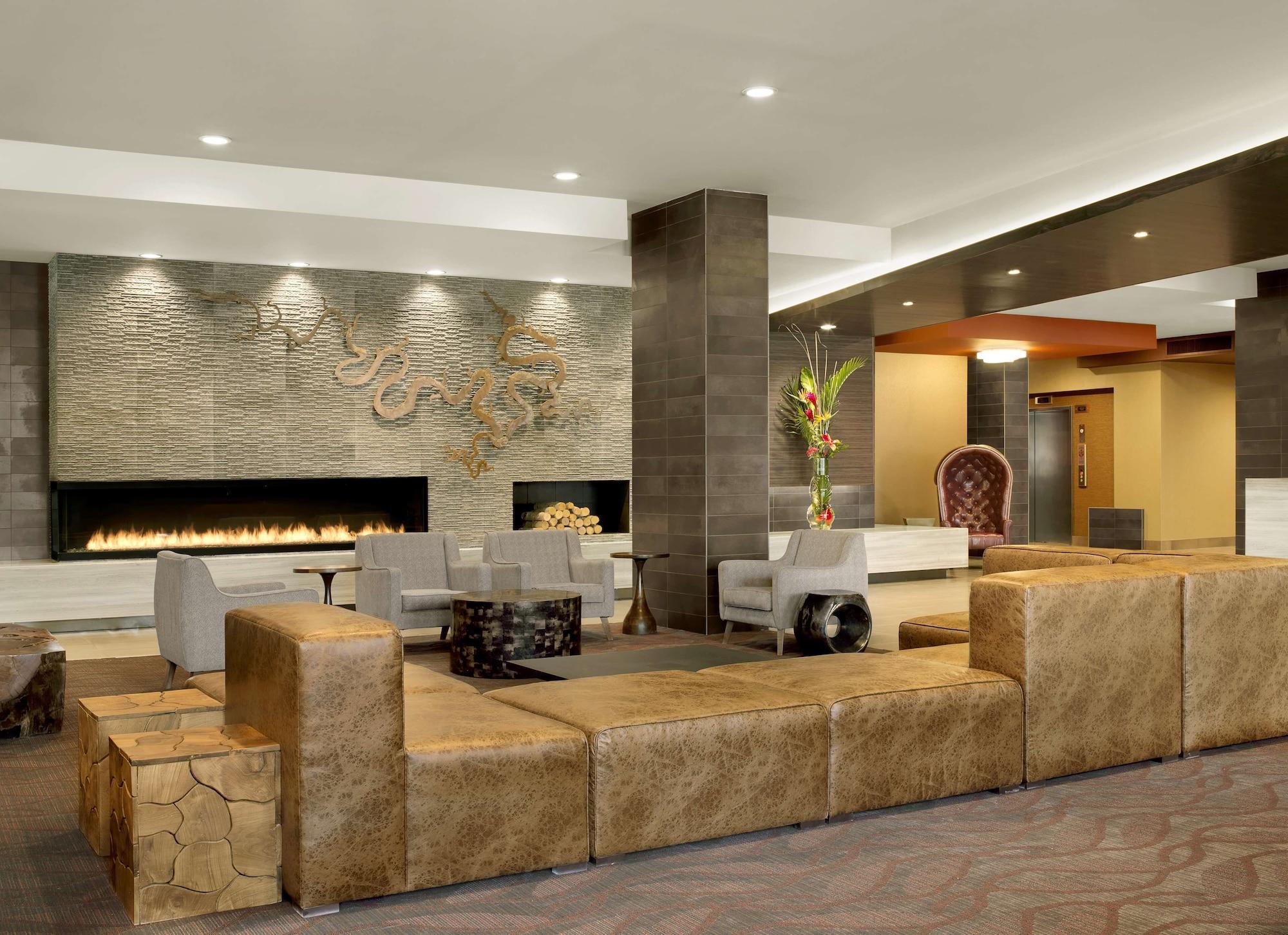 Vista Lobby The Broadway Columbia - a DoubleTree by Hilton