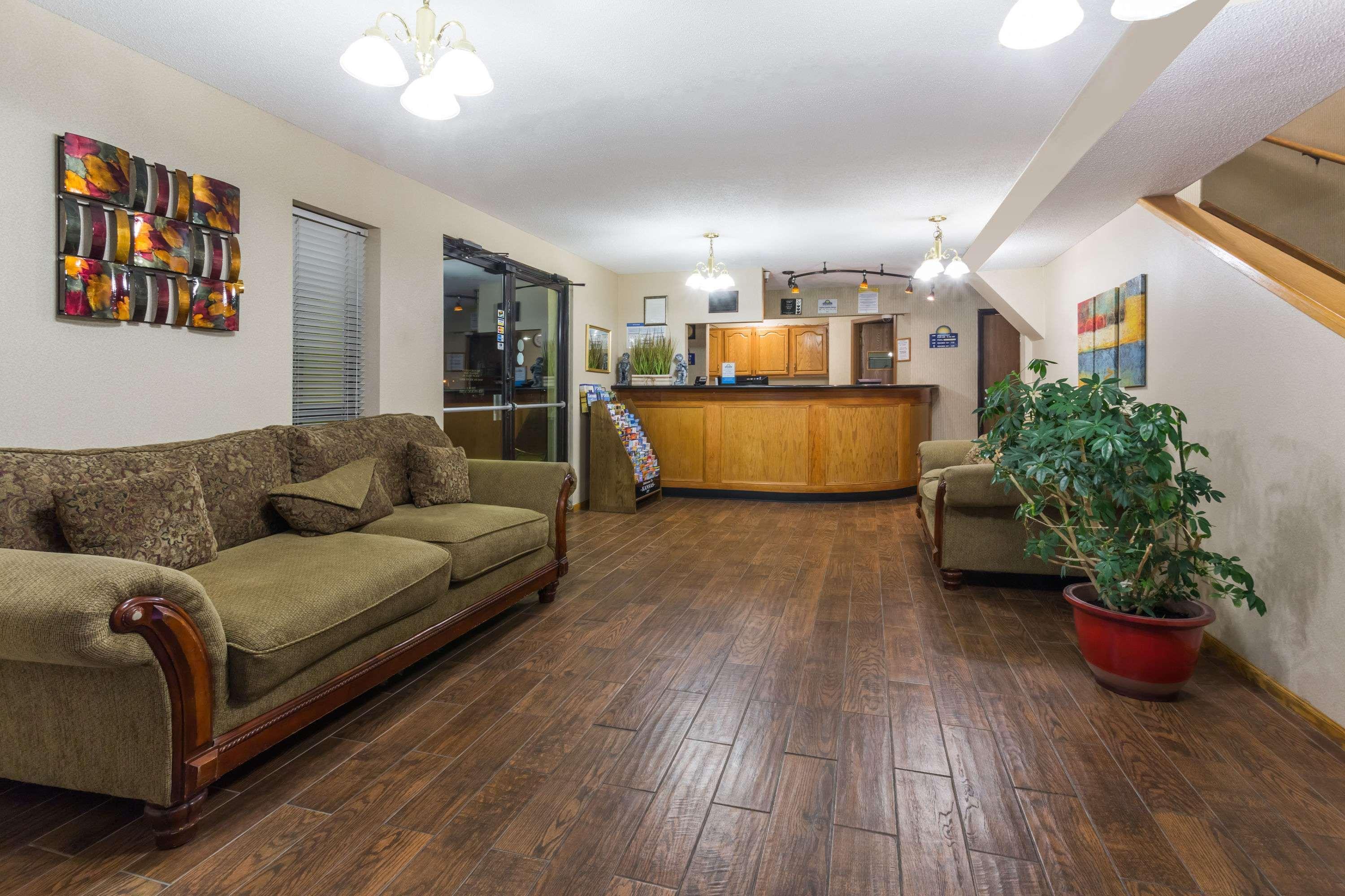 Vista Lobby Days Inn by Wyndham Colby