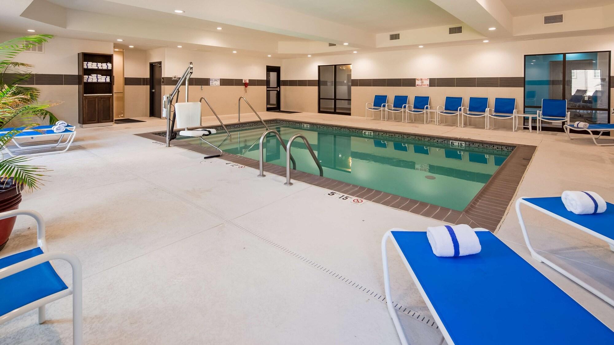 Vista Piscina Best Western Plus Ardmore Inn & Suites