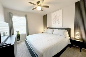 Alquiler Vacacional - Modern 4br with up to 4 king beds · Game room with pool · Pets welcome!