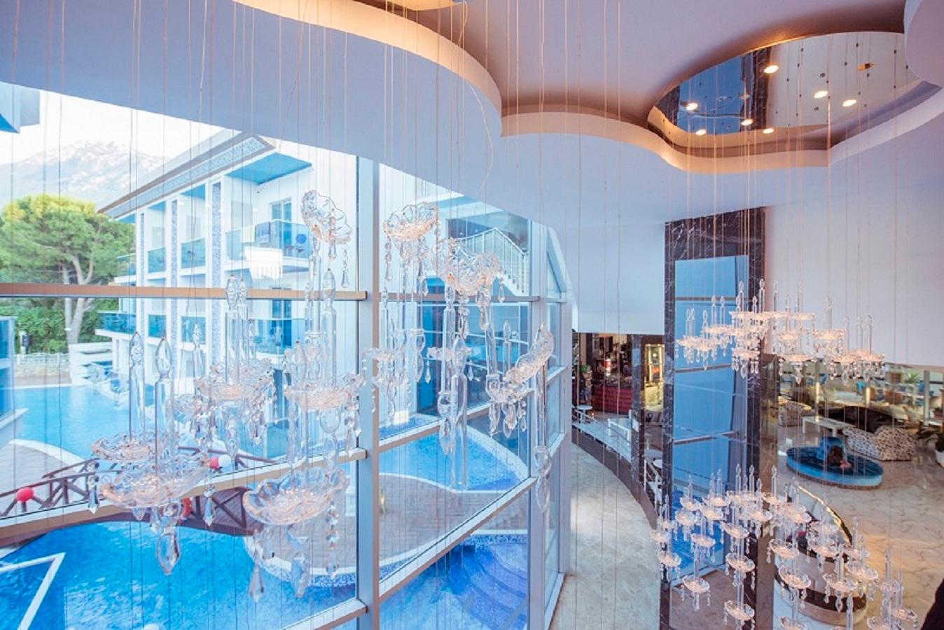 Vista Lobby Ocean Blue High Class Hotel