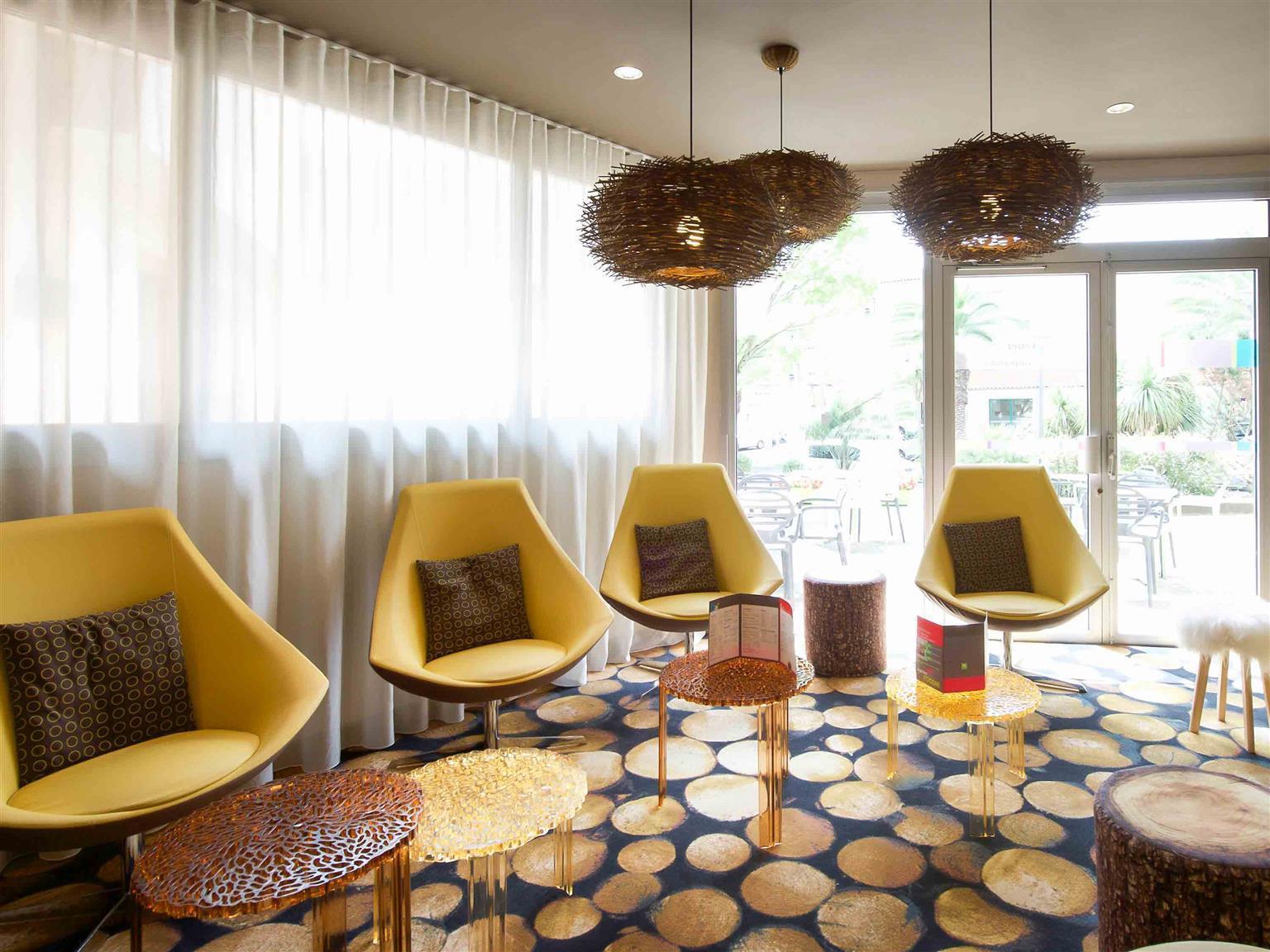 Vista Lobby ibis Styles Dax Miradour