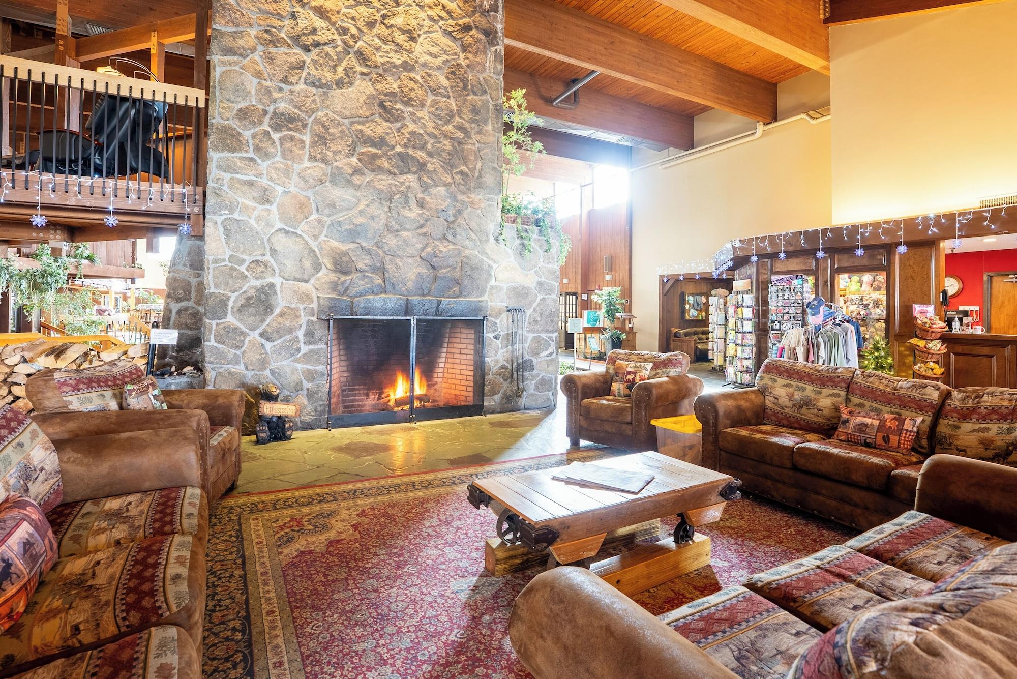 Vista Lobby Fireside Inn & Suites West Lebanon