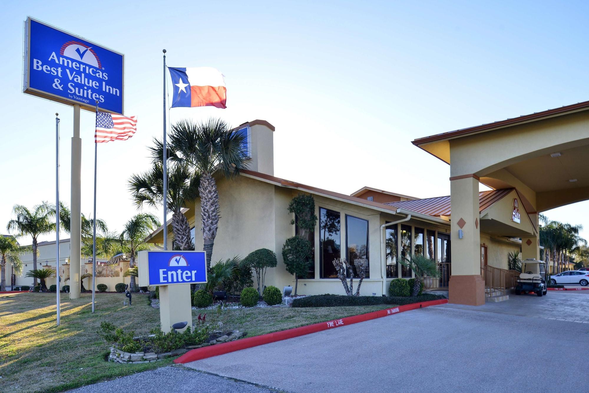 Vista Exterior Americas Best Value Inn & Suites Alvin Houston