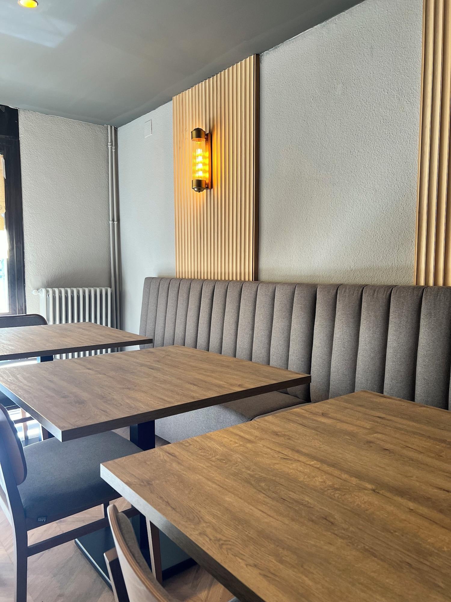 Restaurant Hotel Yomo Petit Paris
