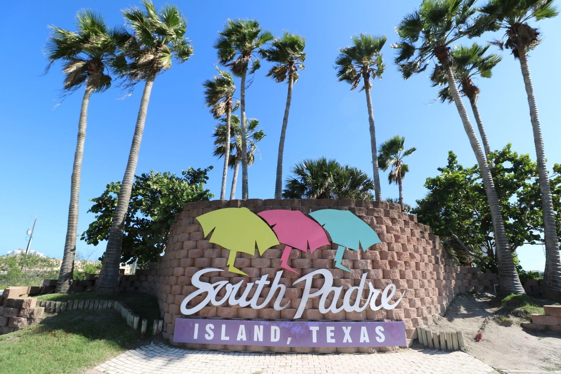 Vista Exterior La Isla Condominiums by Cheap Getaway