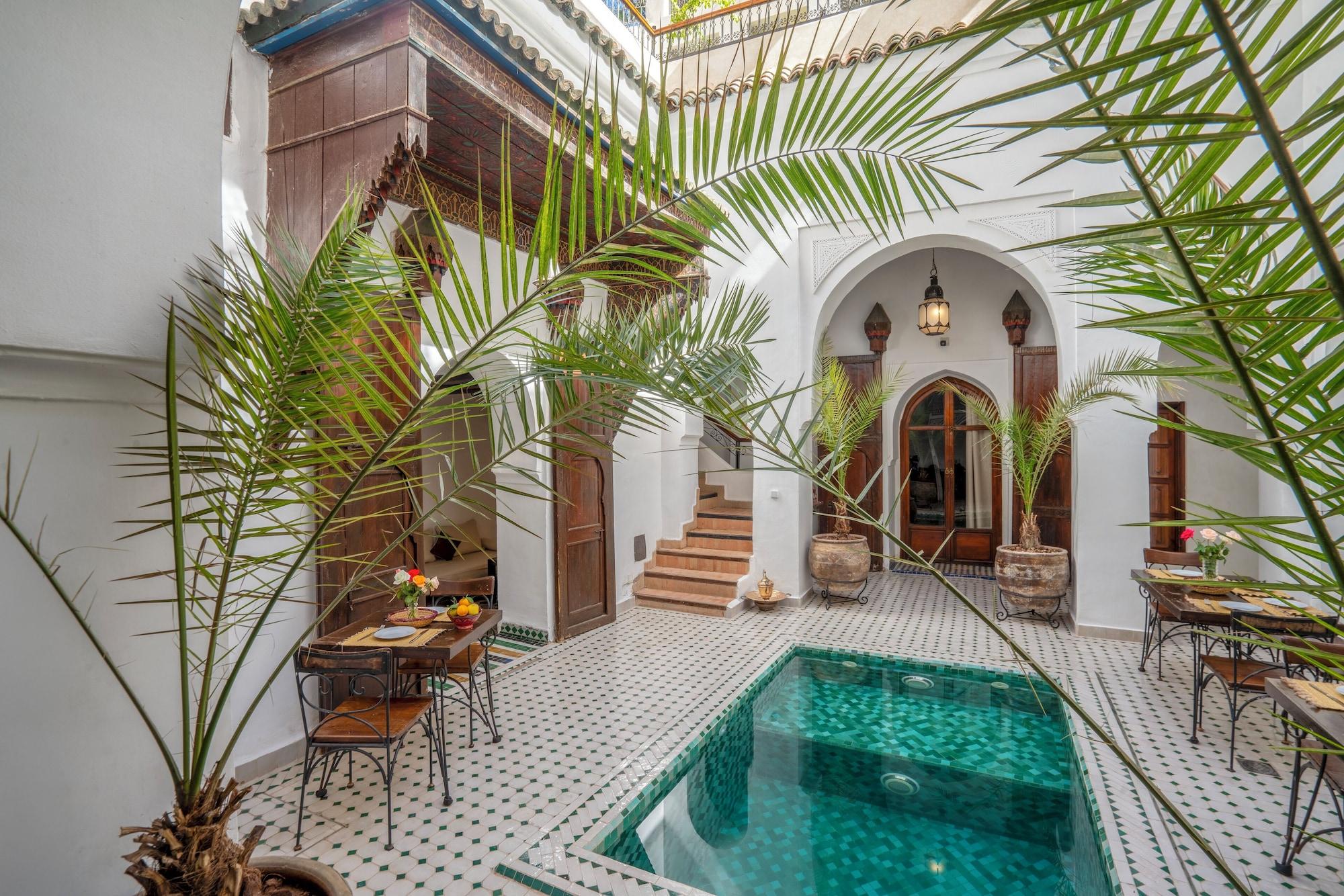 Varios Riad Nora