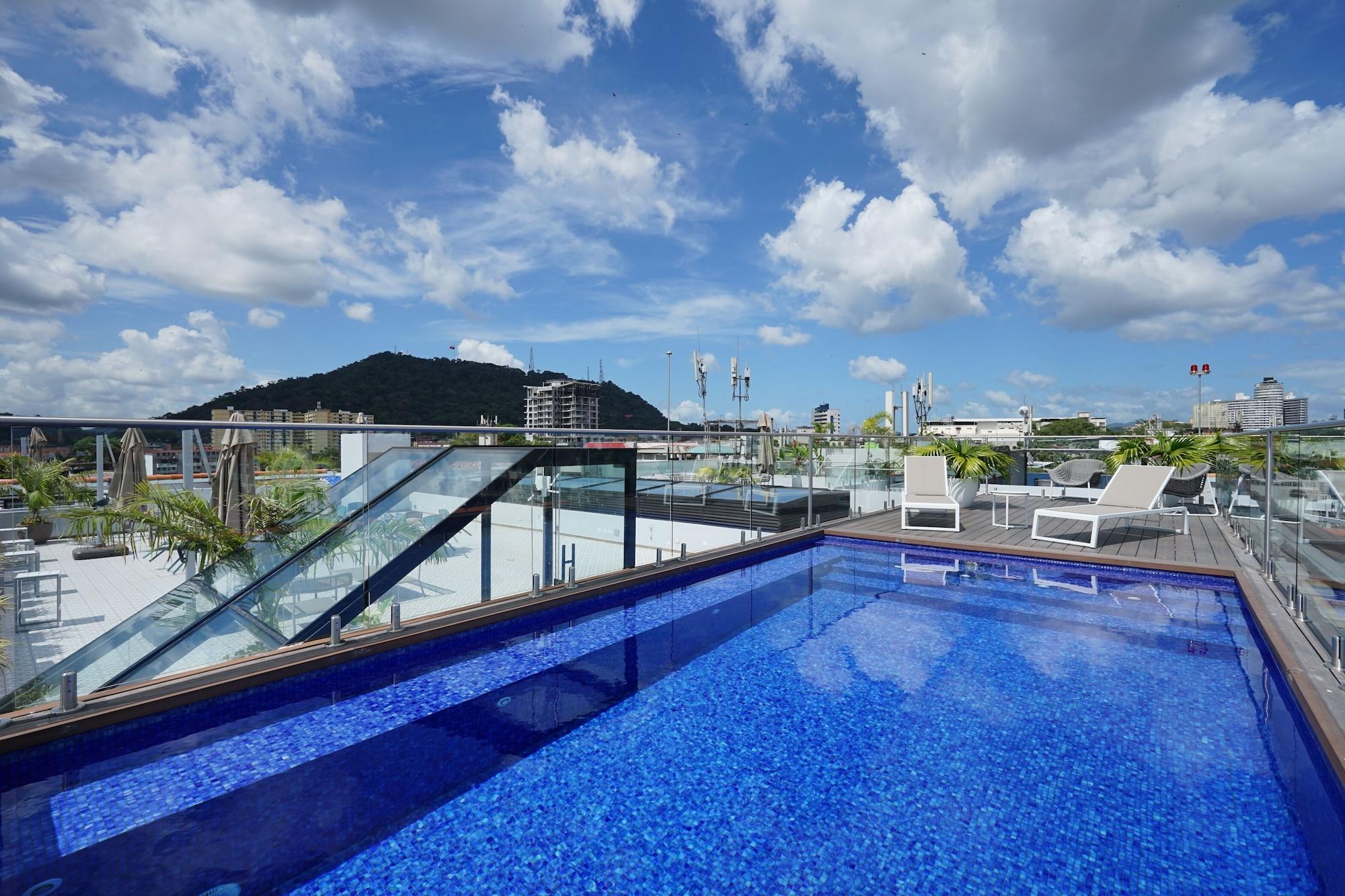 Vista Piscina La Cuadra by Wynwood House