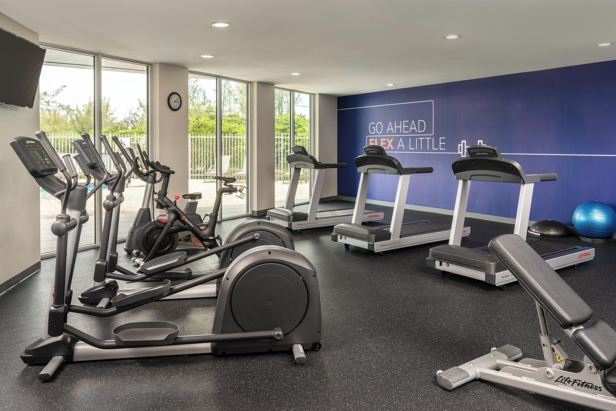 Gimnasio Holiday Inn Express Miami Airport Blue Lagoon Area by IHG