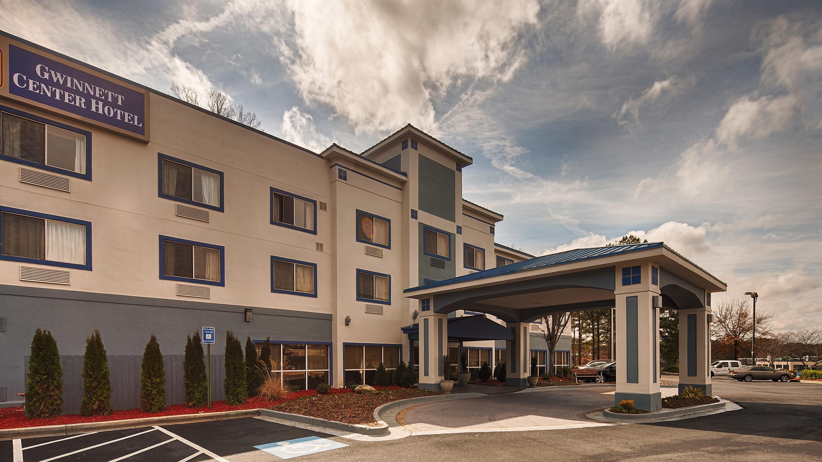 Vista Exterior Best Western Gwinnett Center Hotel