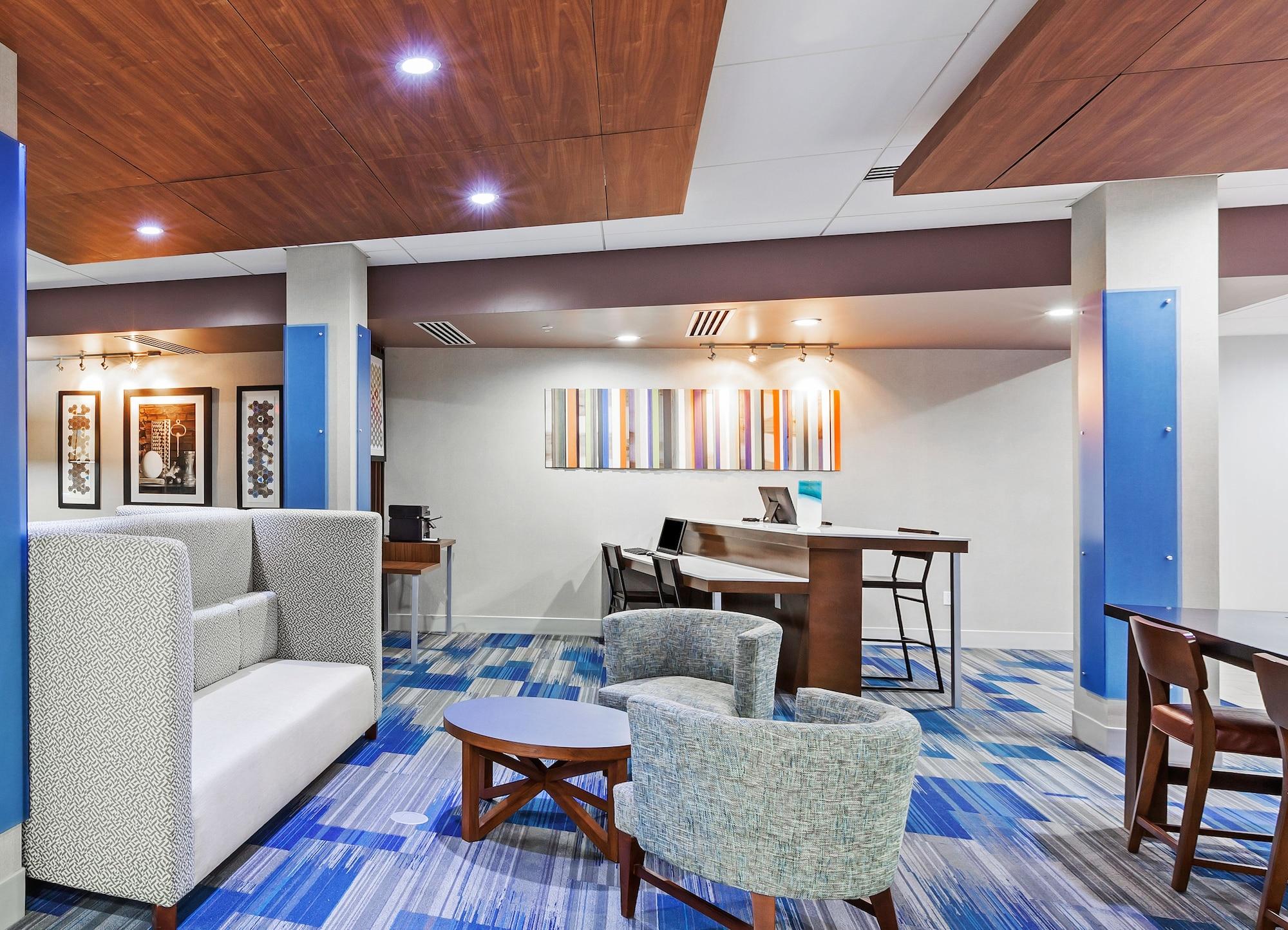 Vista Exterior Holiday Inn Express & Suites Tulsa West - Sand Springs by IHG