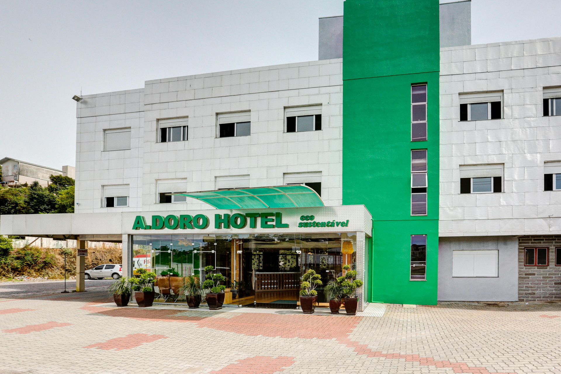 Varios Adoro Hotel