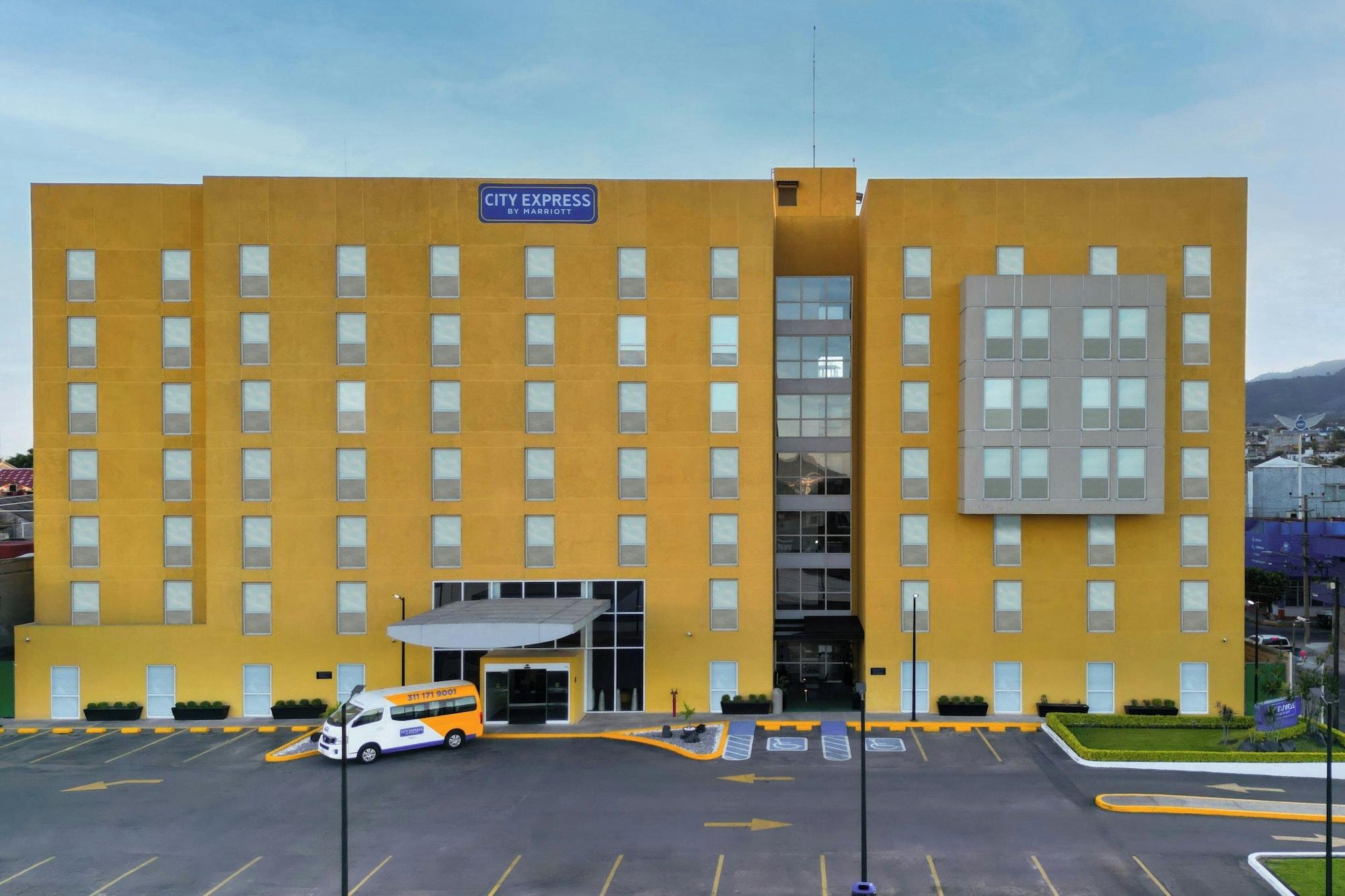 Vista Exterior City Express by Marriott Tepic
