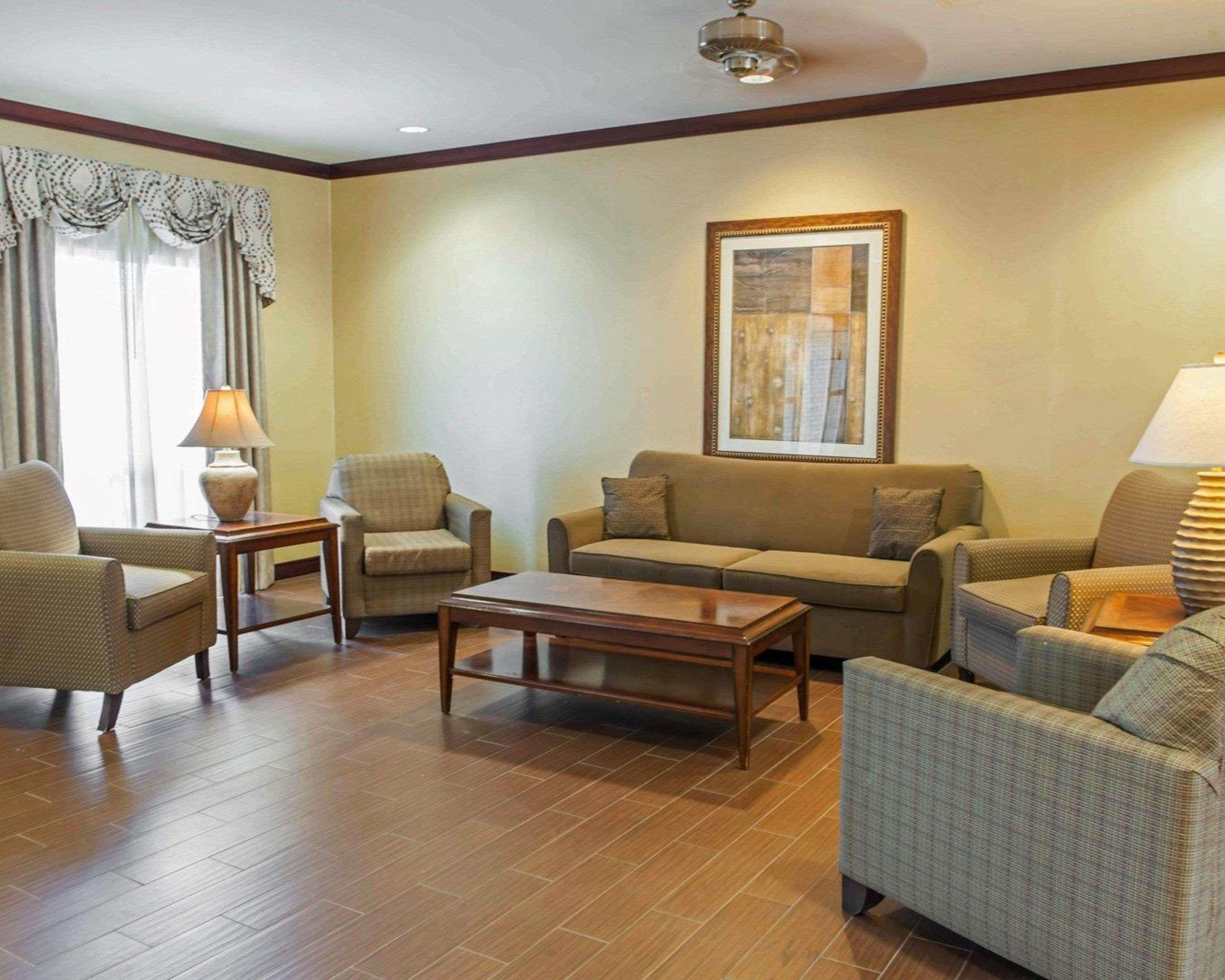 Vista Lobby Comfort Suites Southport