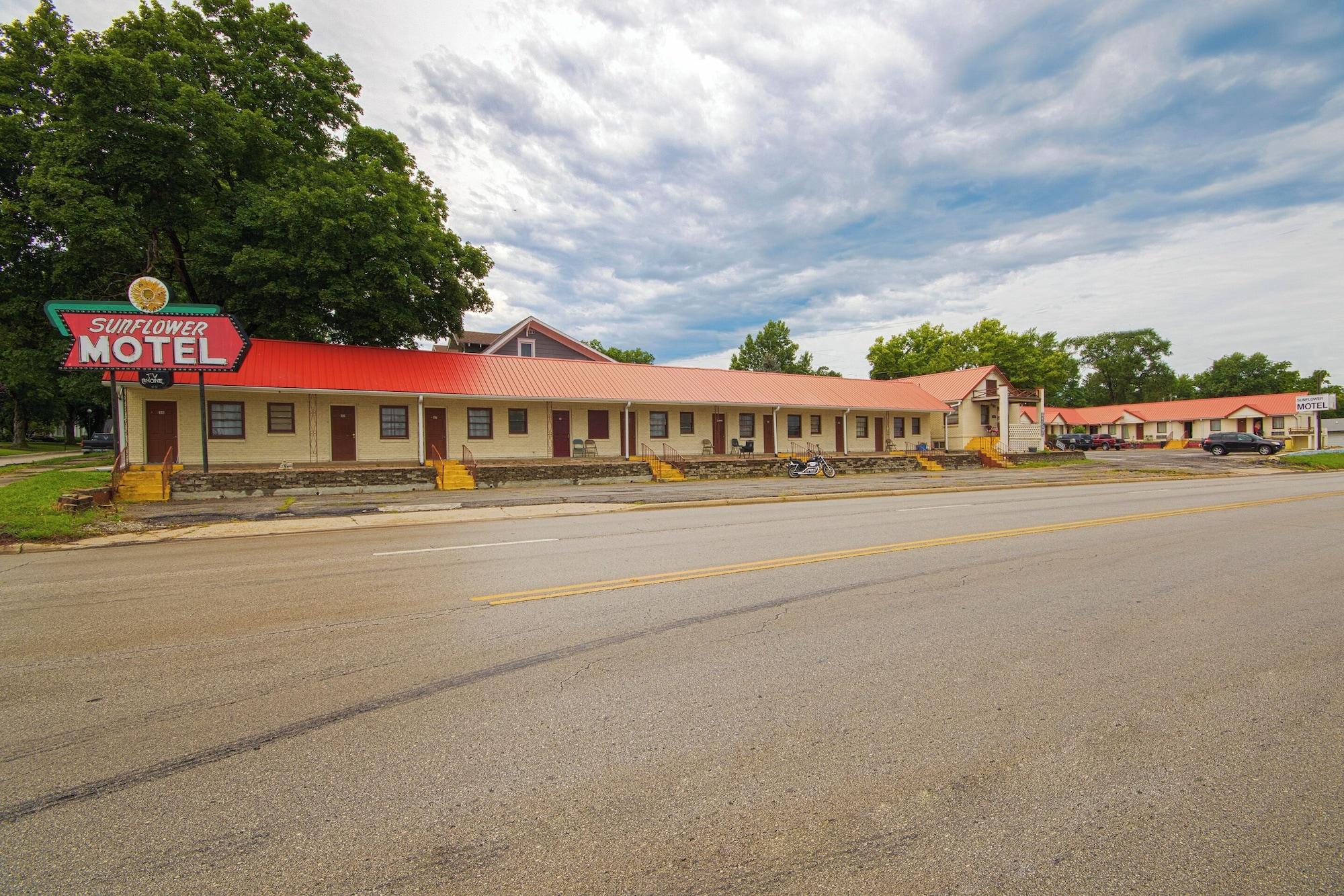 Varios Sunflower Motel Hiawatha By OYO