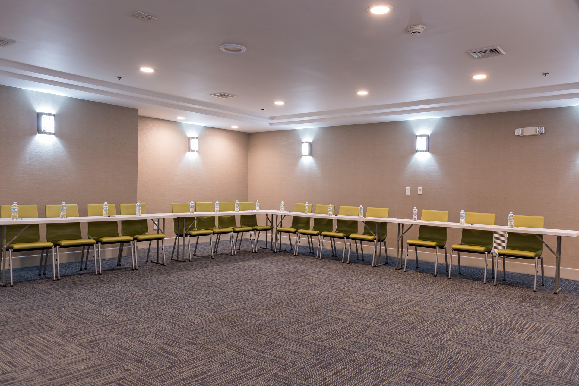 Centro de Negocios Holiday Inn Express Newington Hartford- IHG Hotel
