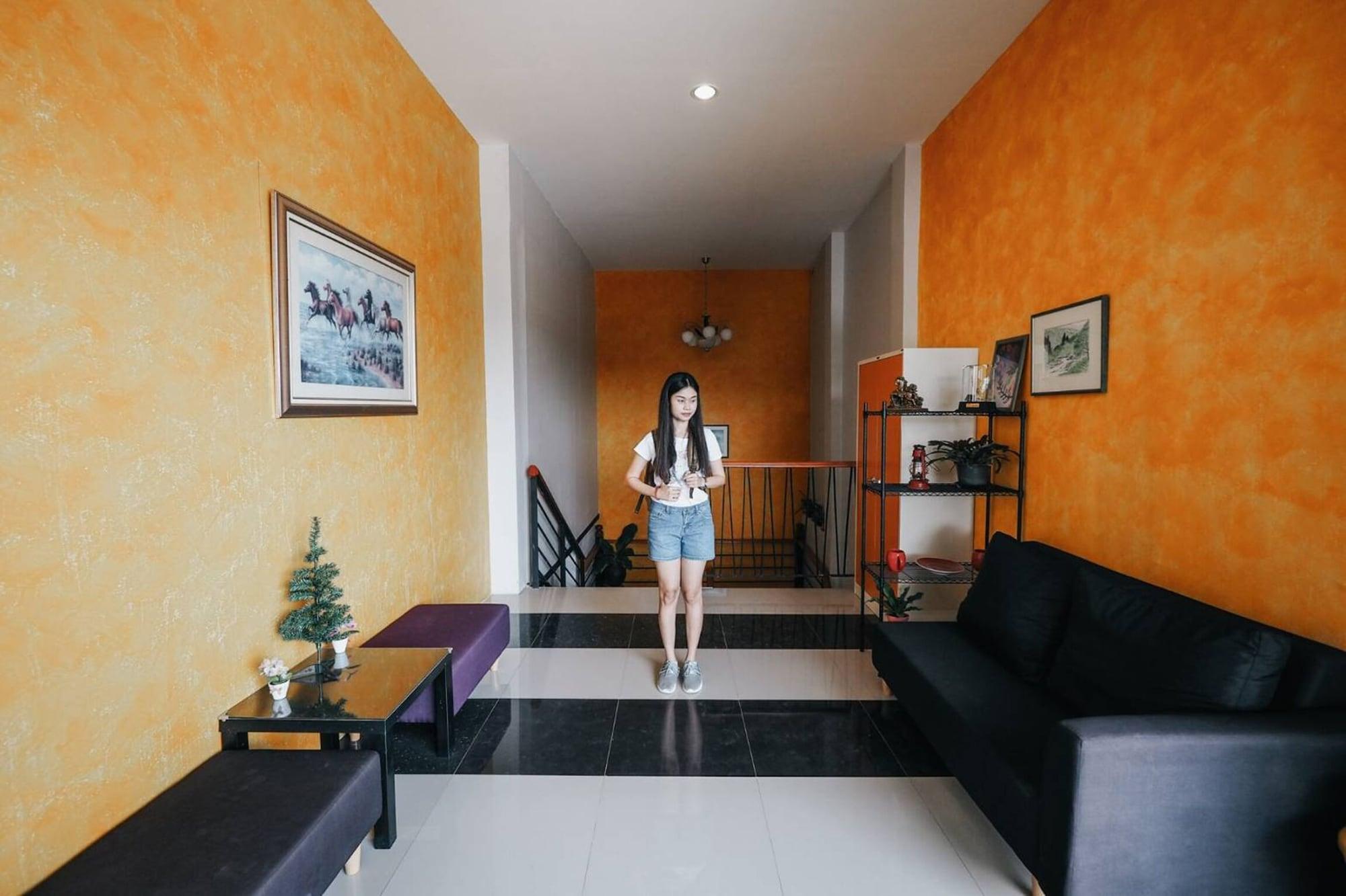 Vista Lobby Hillside Boutique