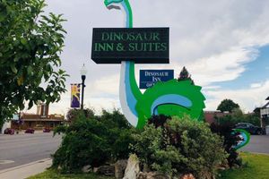 Alojamiento - Dinosaur Inn & Suites