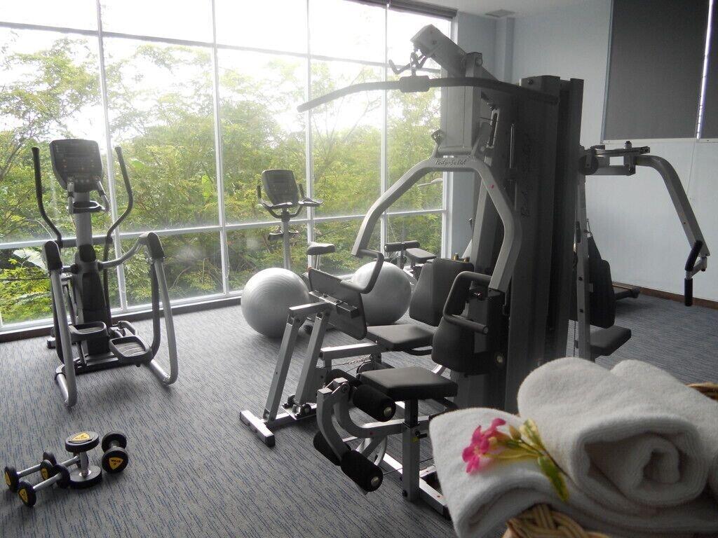 Gimnasio Ayola First Point Hotel Pekanbaru