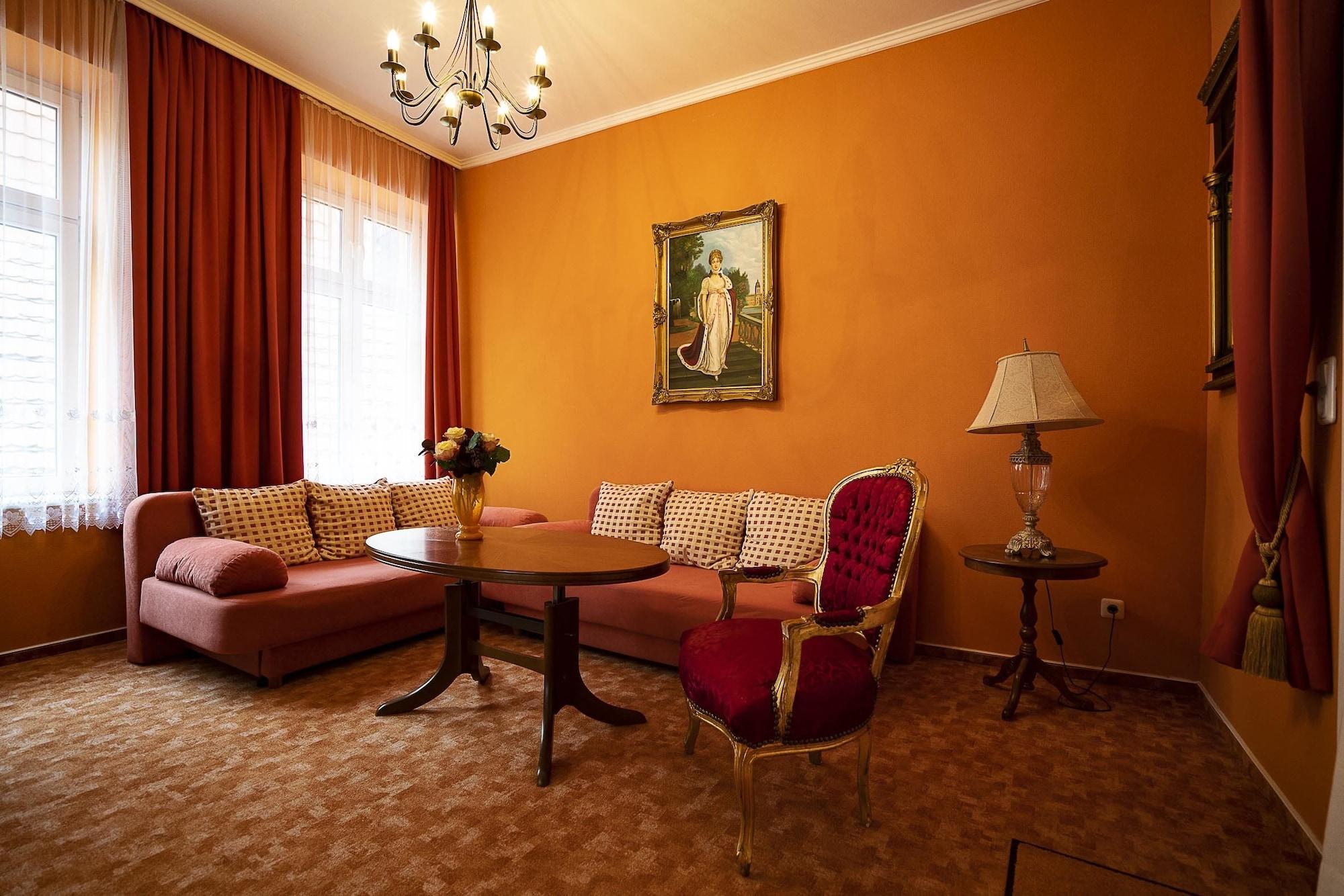 Bar/Salón Pension am Dom