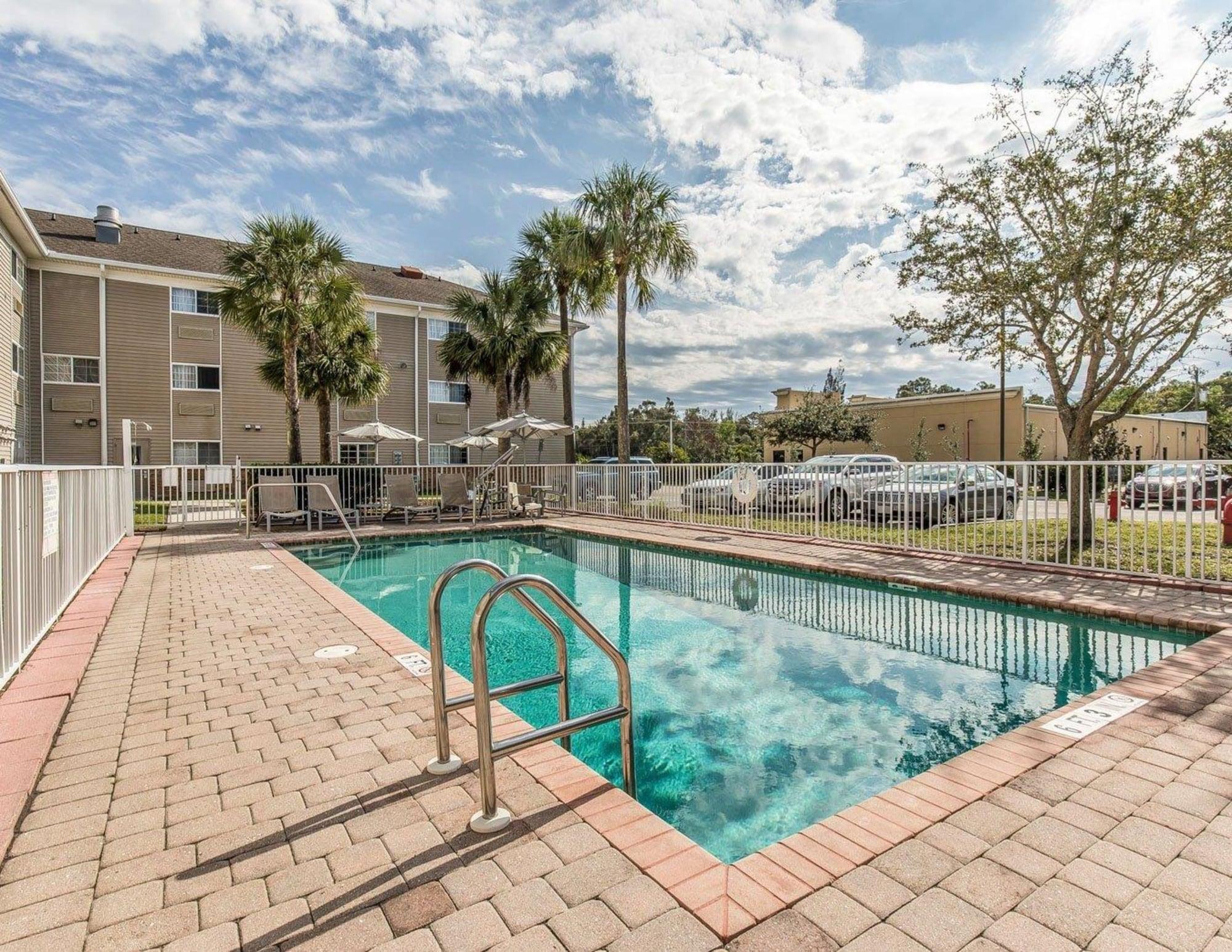 Vista Piscina Suburban Studios Fort Myers Cape Coral