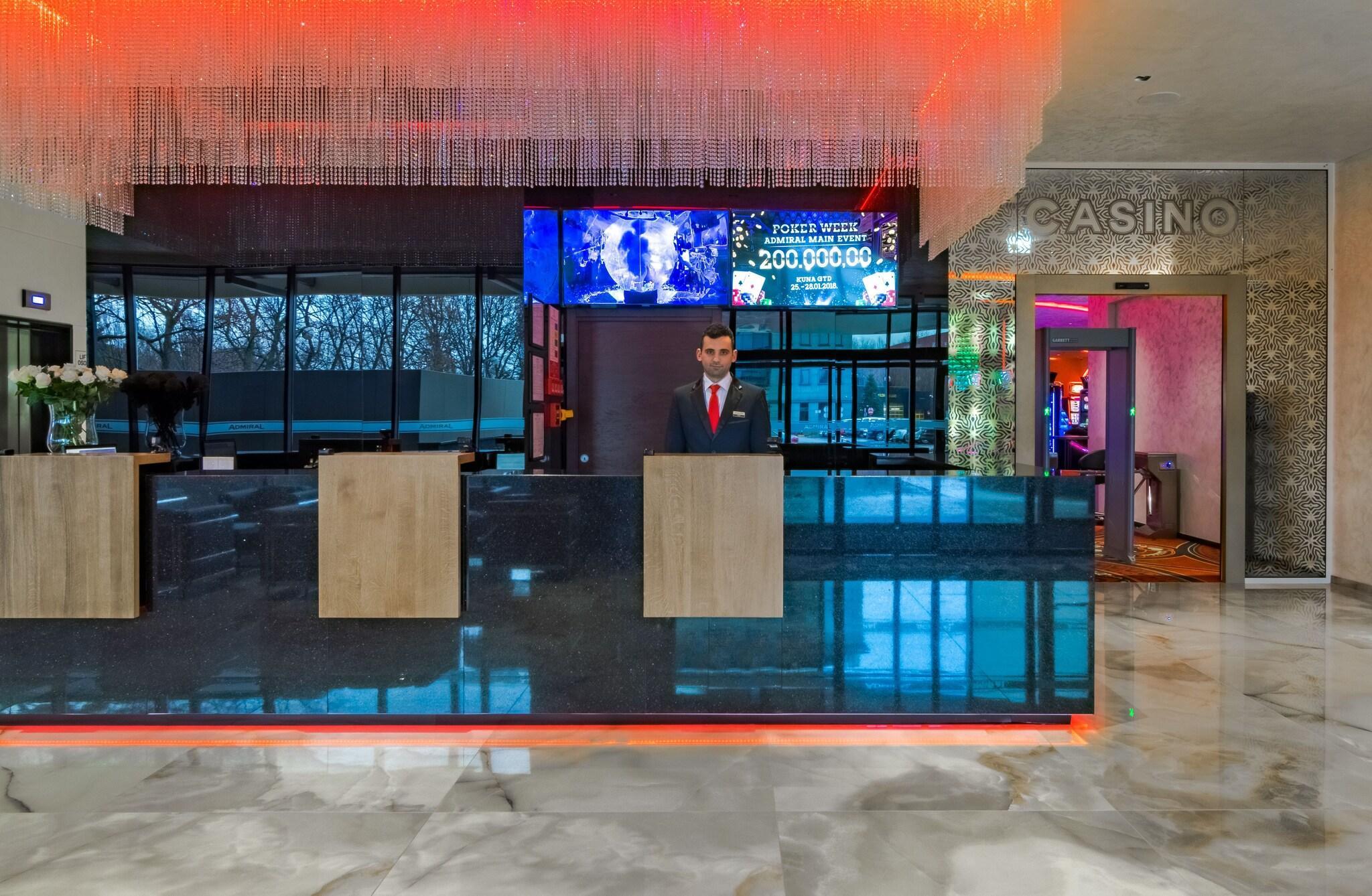 Vista Lobby Admiral Hotel