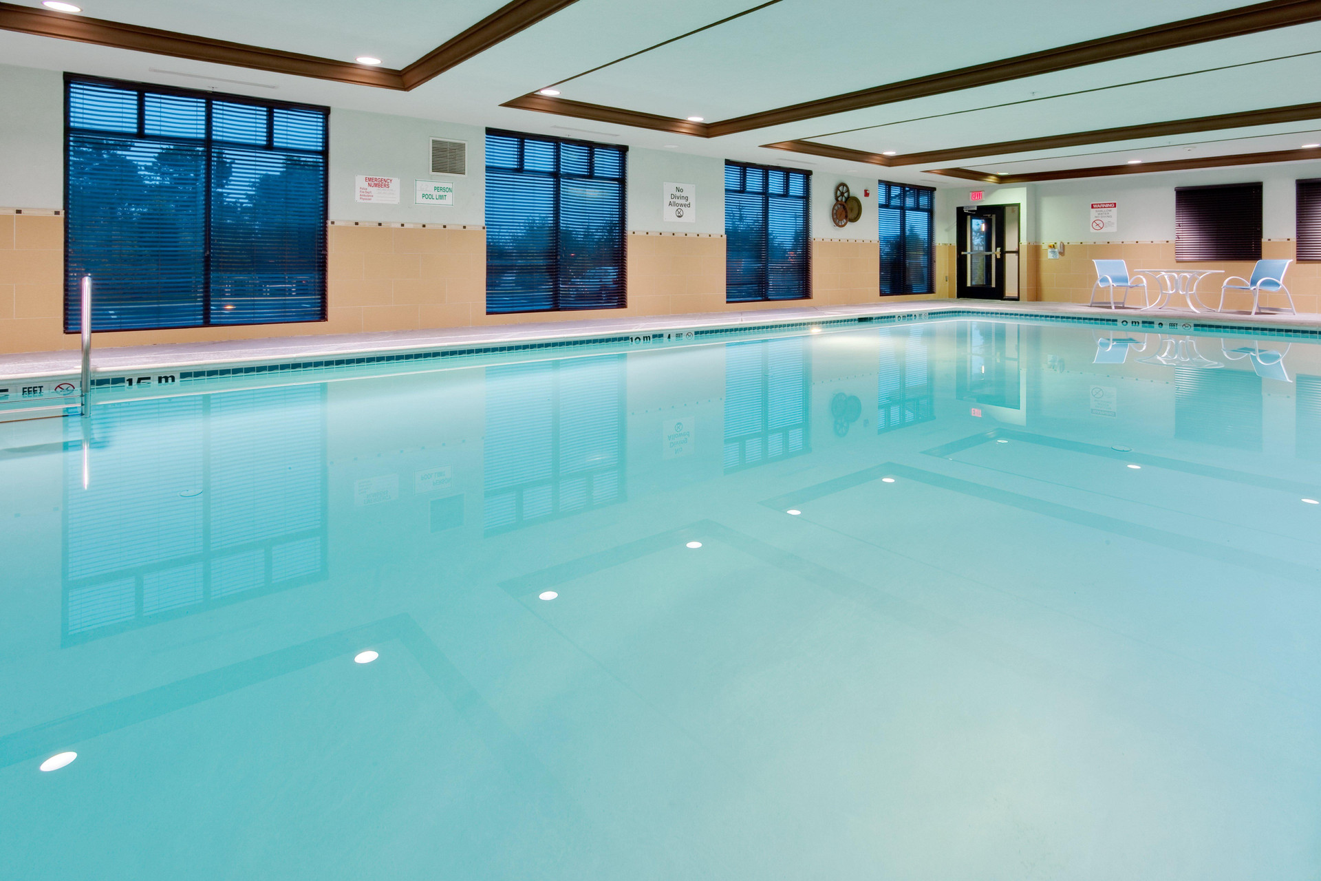 Vista Piscina Holiday Inn Express Hotel & Suites Doylestown