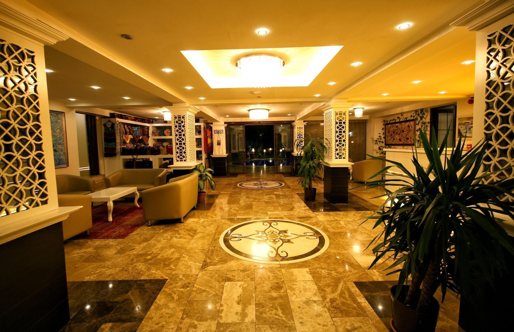 Vista Lobby Venus Suite Hotel