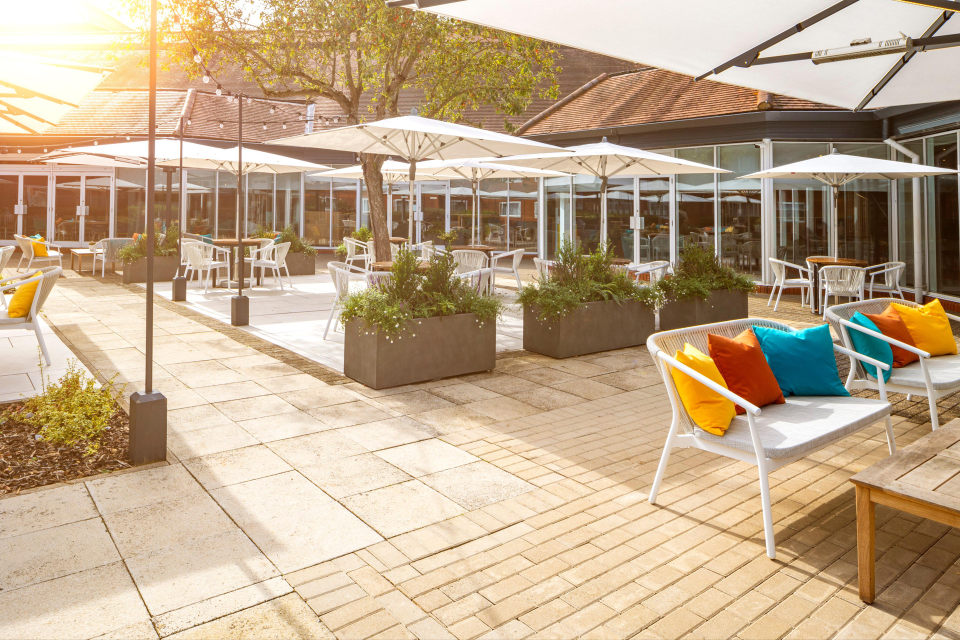 Vista Exterior Holiday Inn Aylesbury by IHG