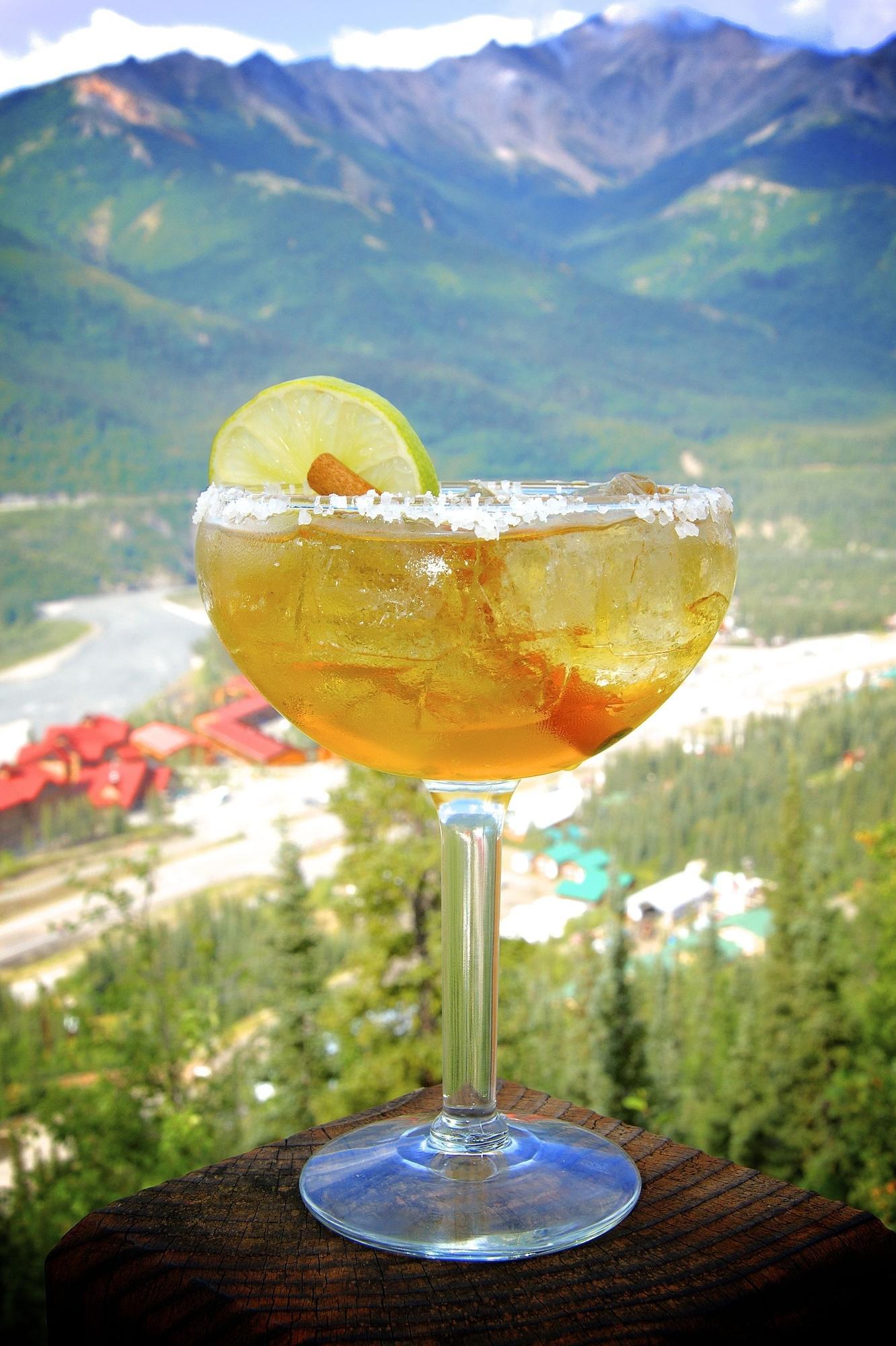 Bar/Salón Grande Denali Lodge