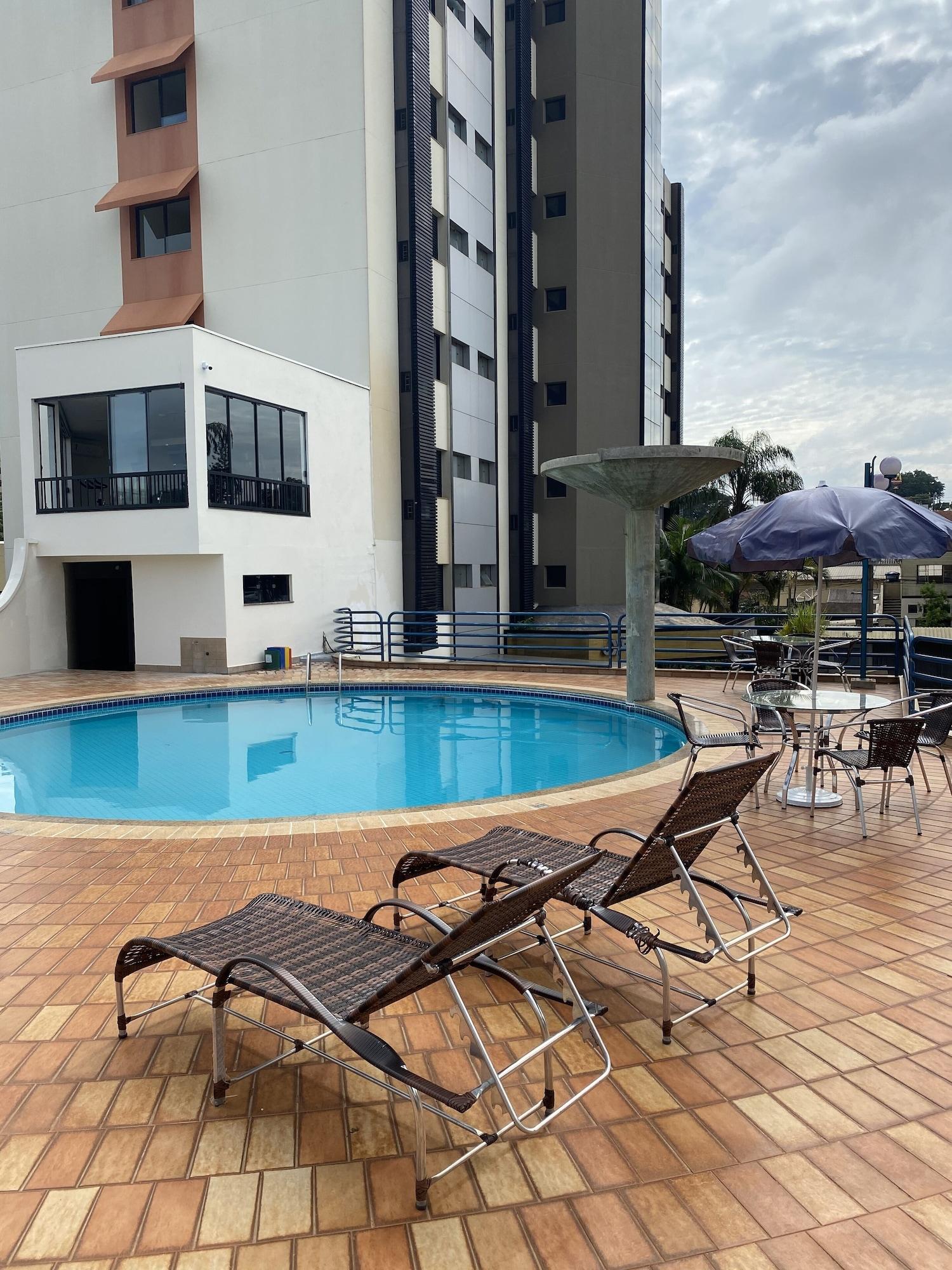 Vista Piscina HD Plaza Hotel