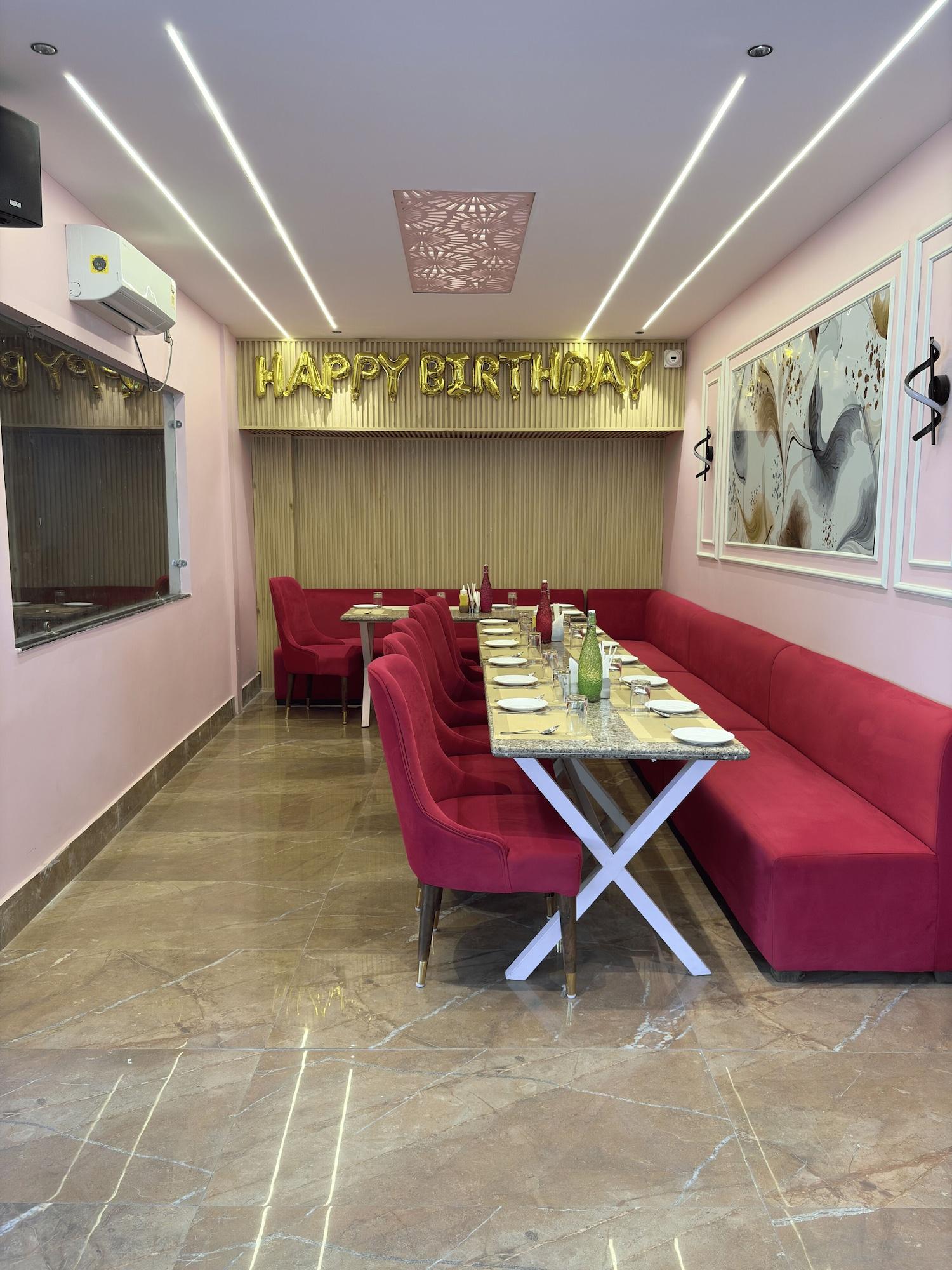 Restaurant Pinky Home Stay