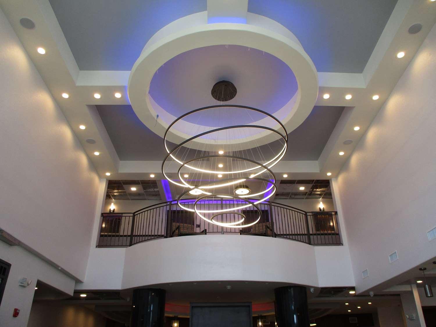 Vista Lobby Best Western Premier Liberty Inn & Suites