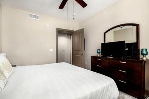 Alquiler Vacacional - ✭✭✭ Modern | 2 TV | king | free parking | W/D ✭✭✭
