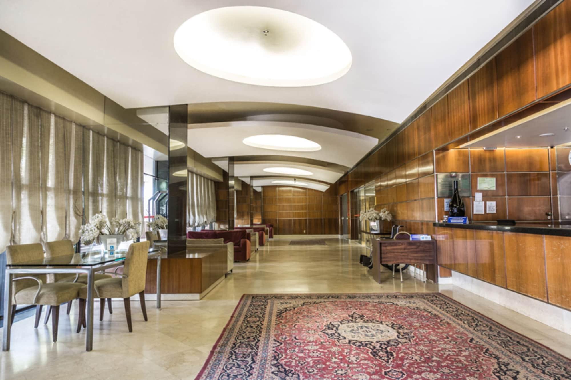 Vista Lobby Hotel Grand Bittar
