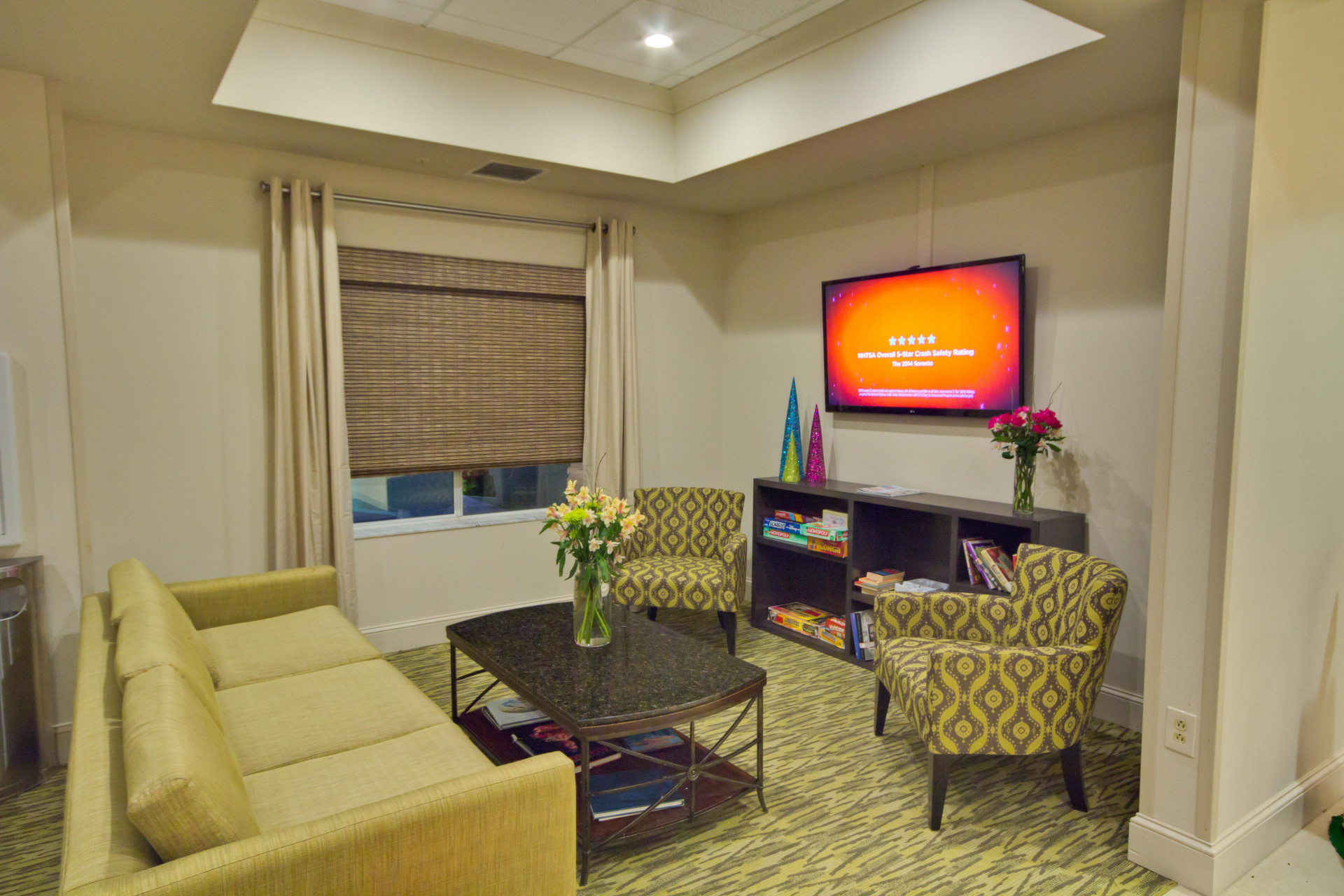 Vista Lobby Holiday Inn Express Hotel & Suites New Tampa I-75 by IHG