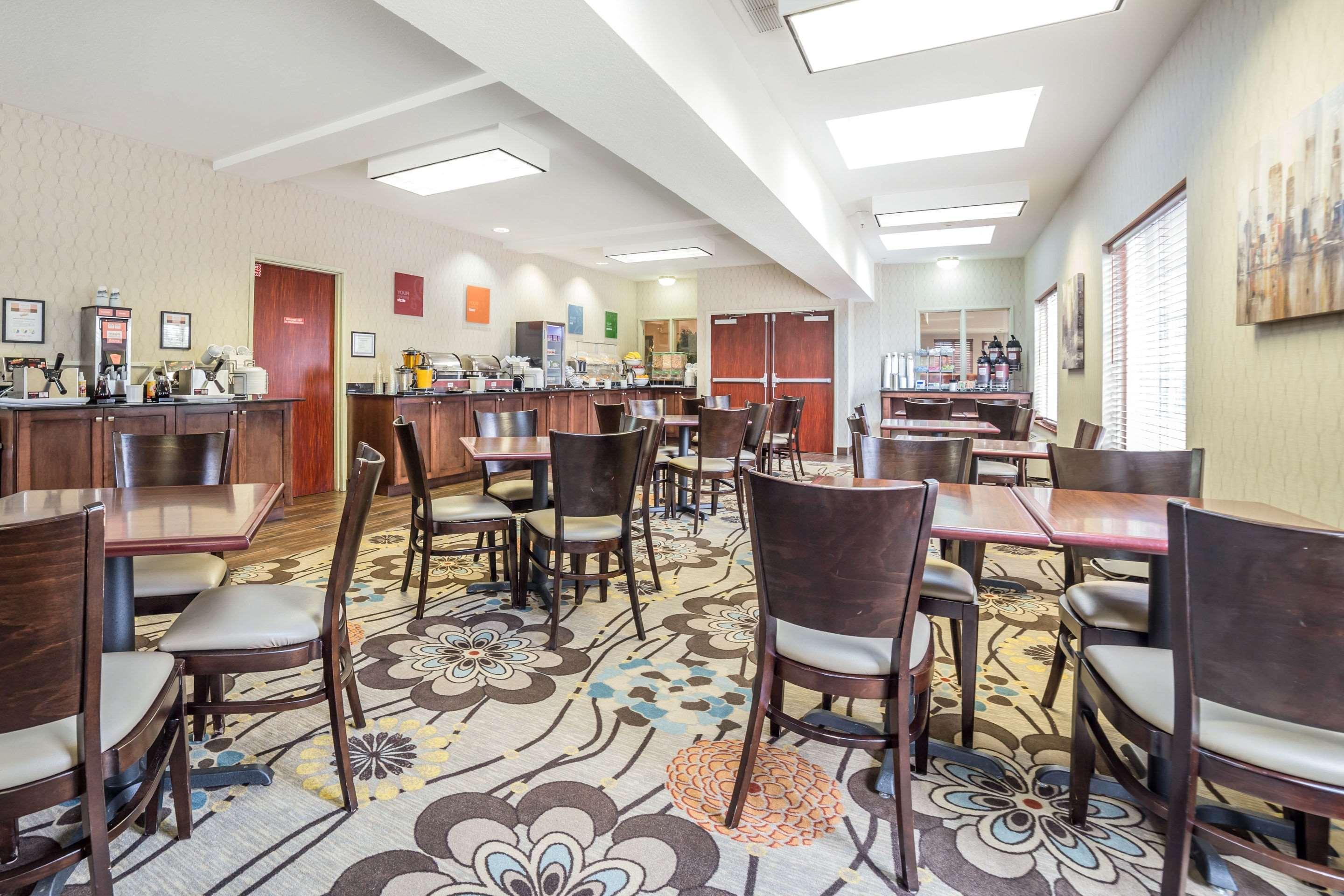 Restaurant Comfort Suites Airport