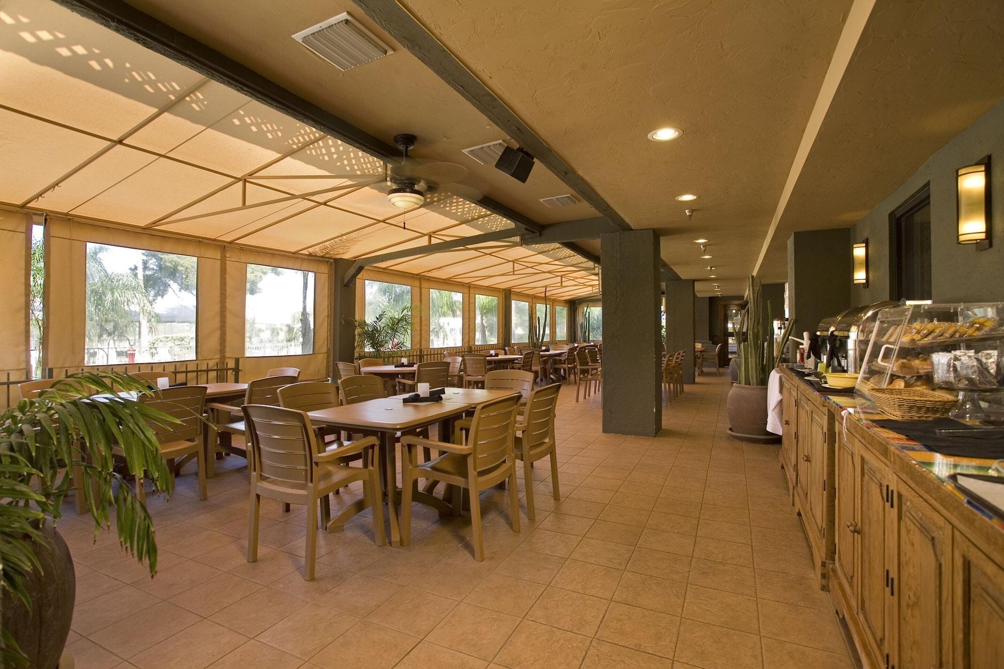 Restaurant Ramada by Wyndham Tucson