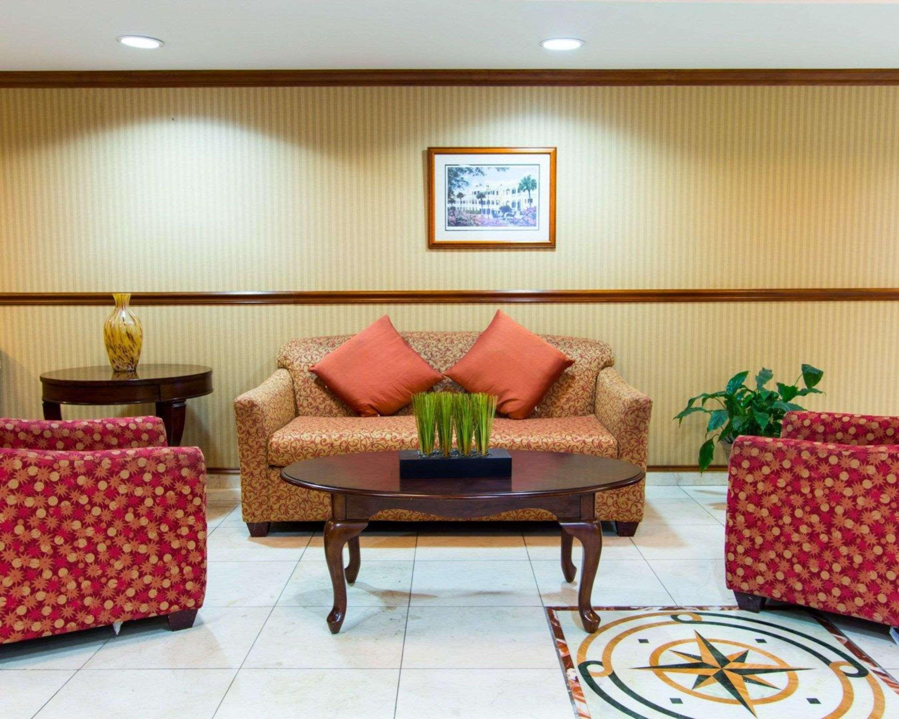 Vista Lobby Comfort Inn & Suites Airport Convention Center