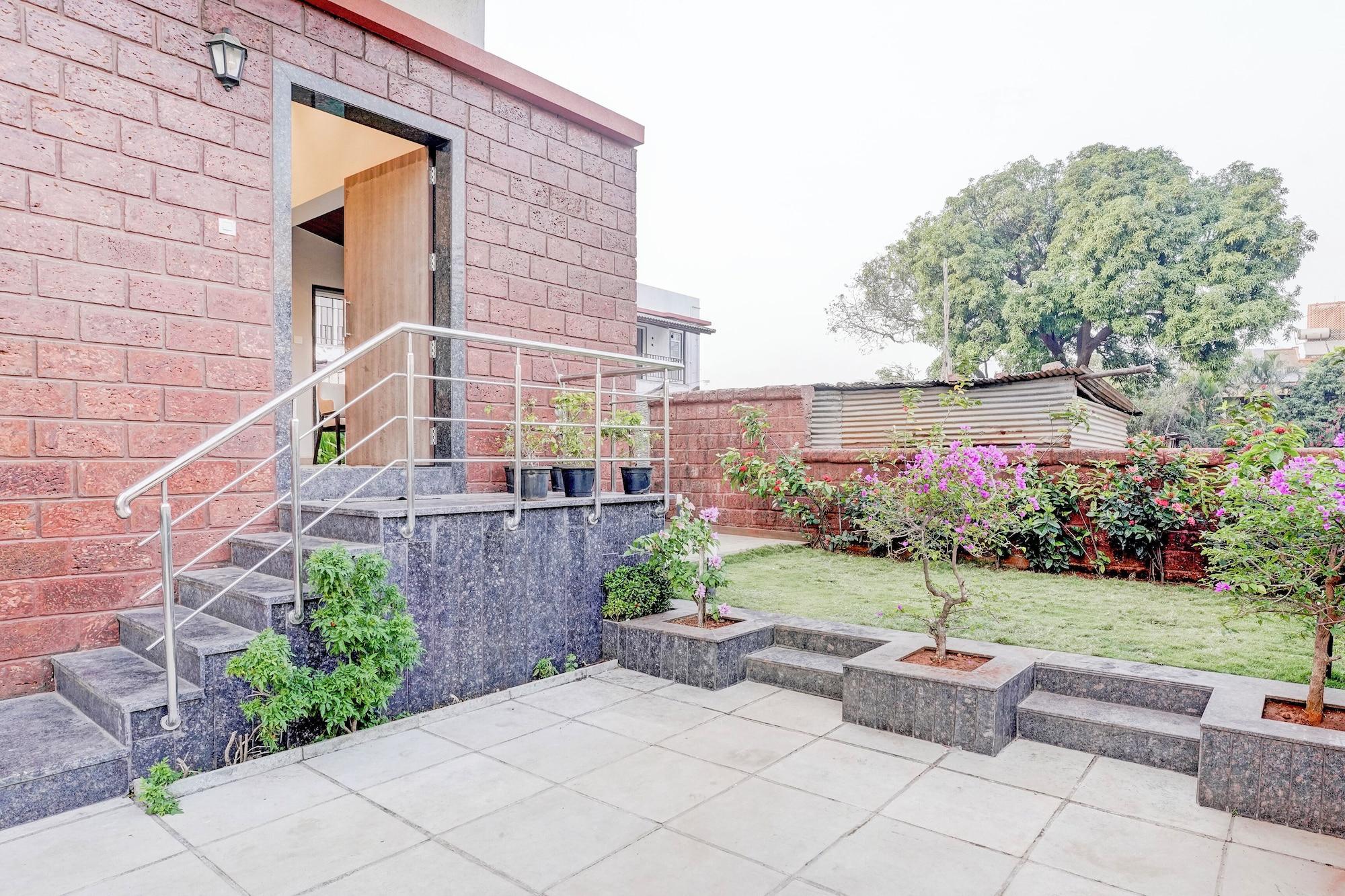 Comodidades del Alojamiento Elivaas Irene Jade 3BHK Pvt Pool Garden with Balconies