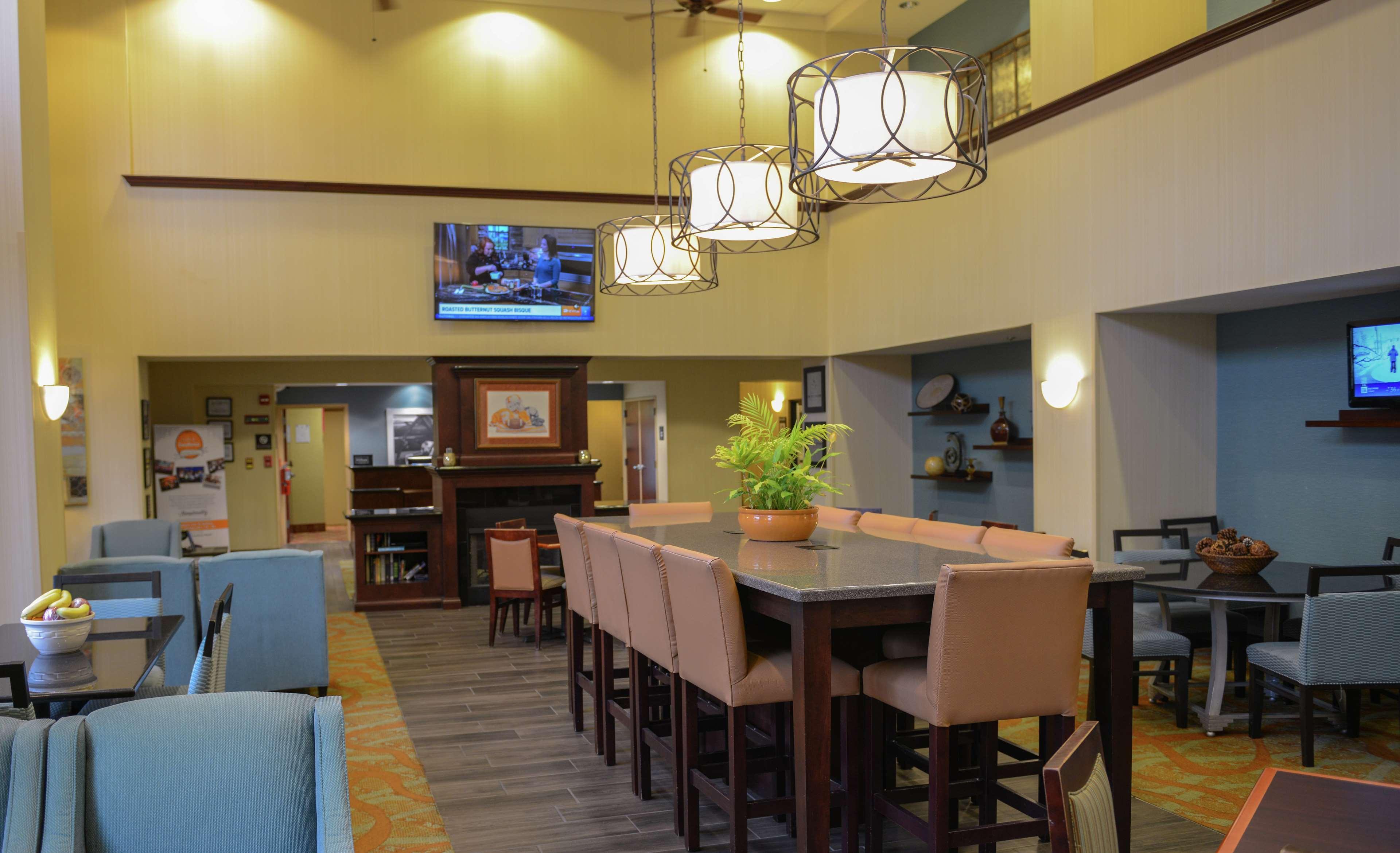 Vista Lobby Hampton Inn & Suites-Knoxville/North I-75