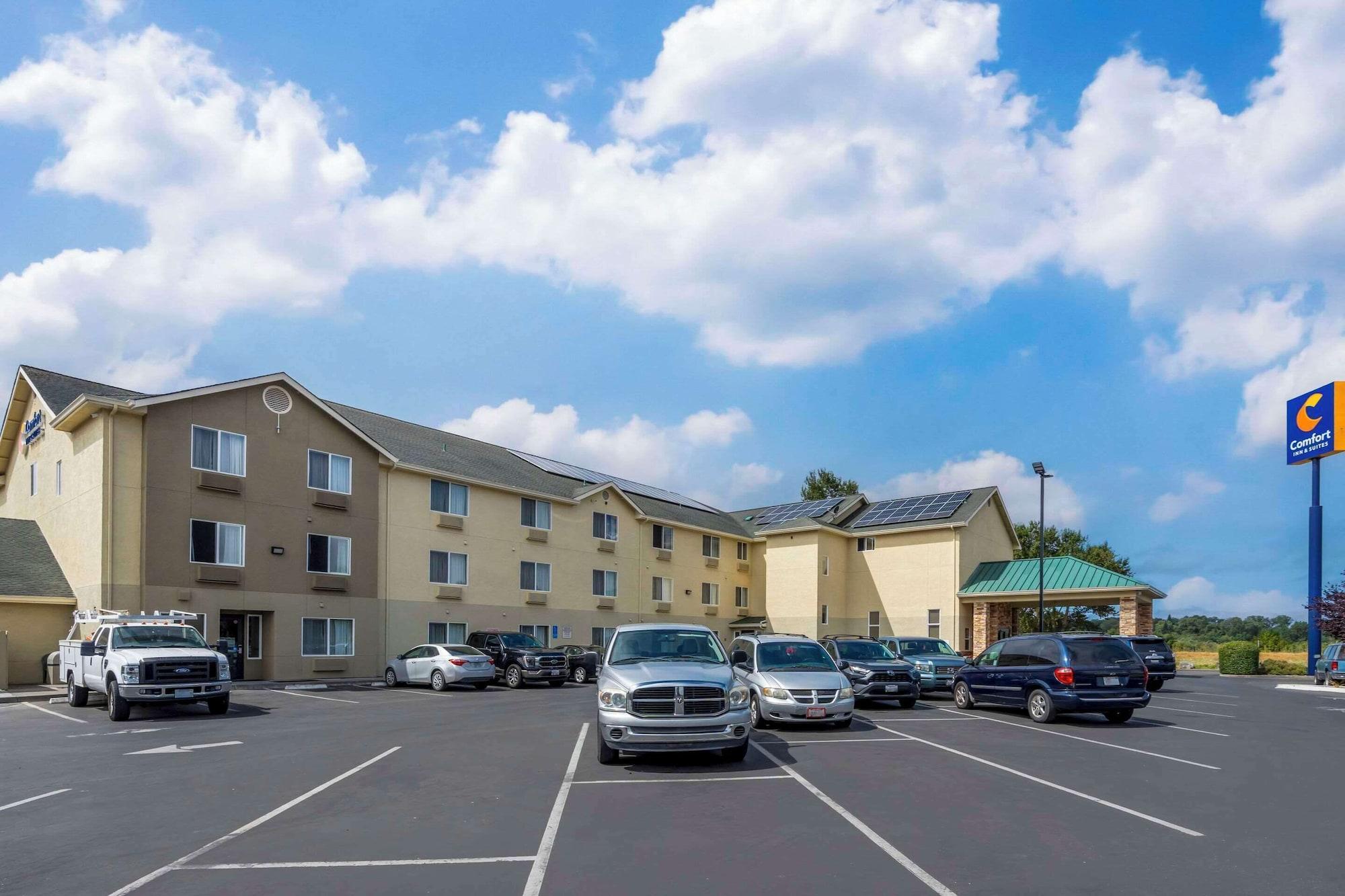 Vista Exterior Comfort Inn & Suites Redwood Country
