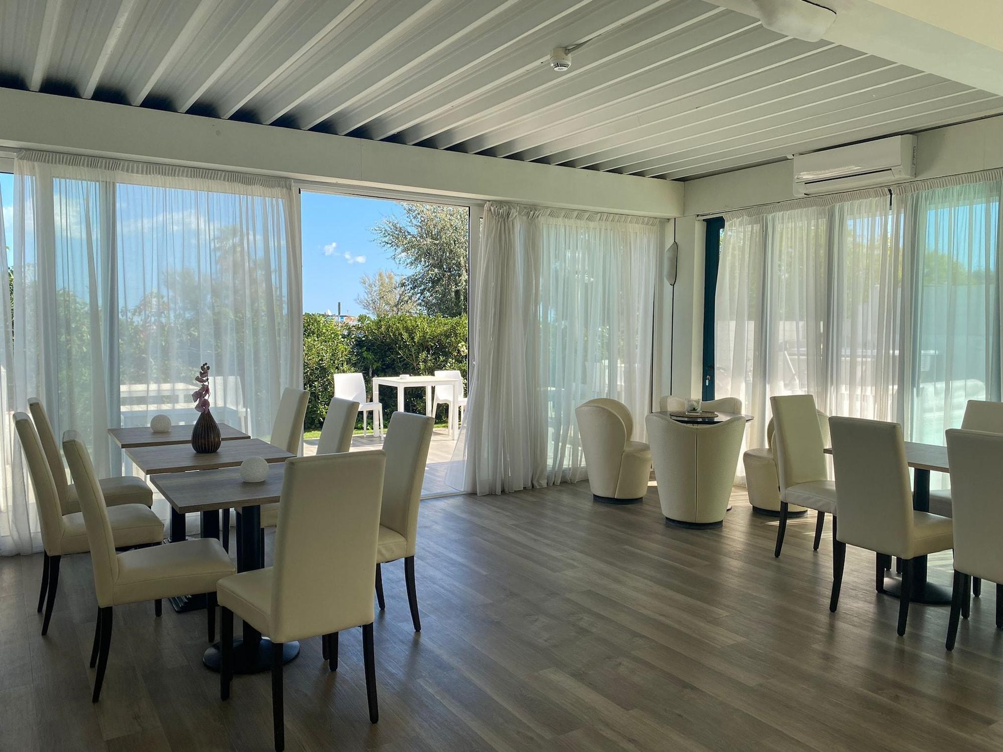 Vista Lobby Hotel Aristeo Rimini S.R.L